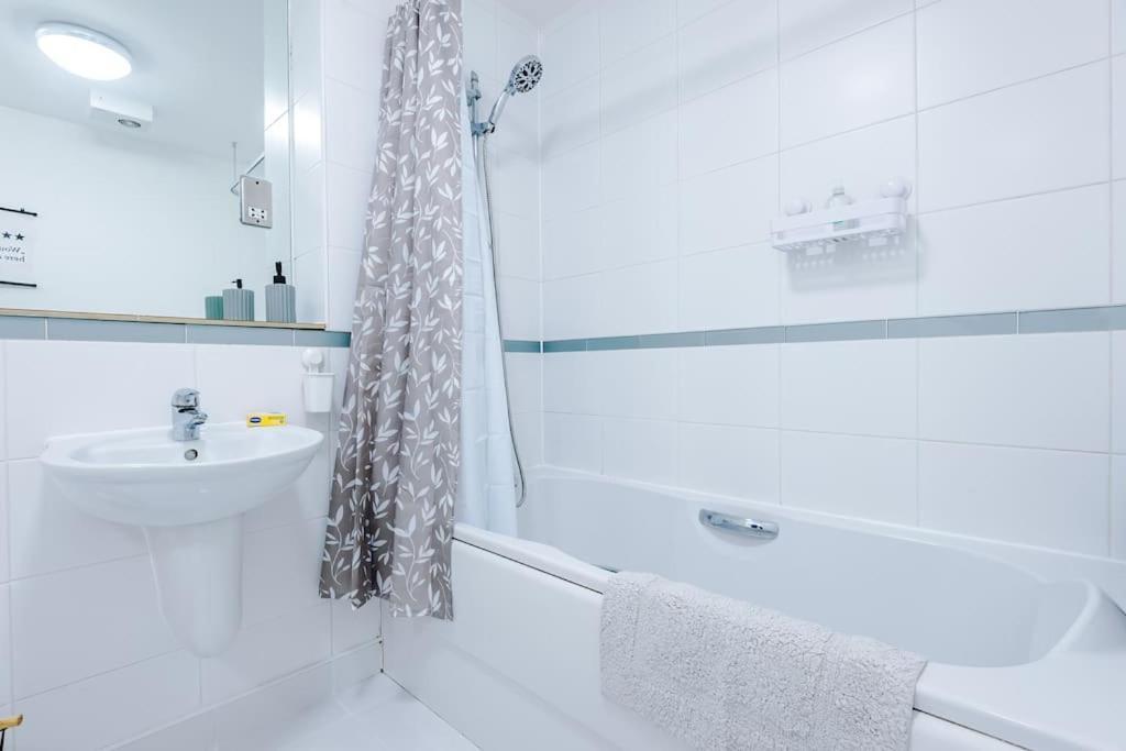 Spacious Deansgate Apartment, Free Park, Sleeps 8 Apartment Manchester