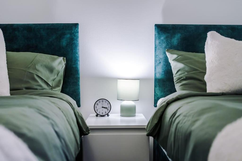 Apartment Spacious Deansgate Apartment, Free Park, Sleeps 8 Manchester