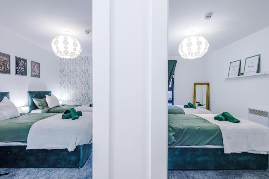 Spacious Deansgate Apartment, Free Park, Sleeps 8 Apartment