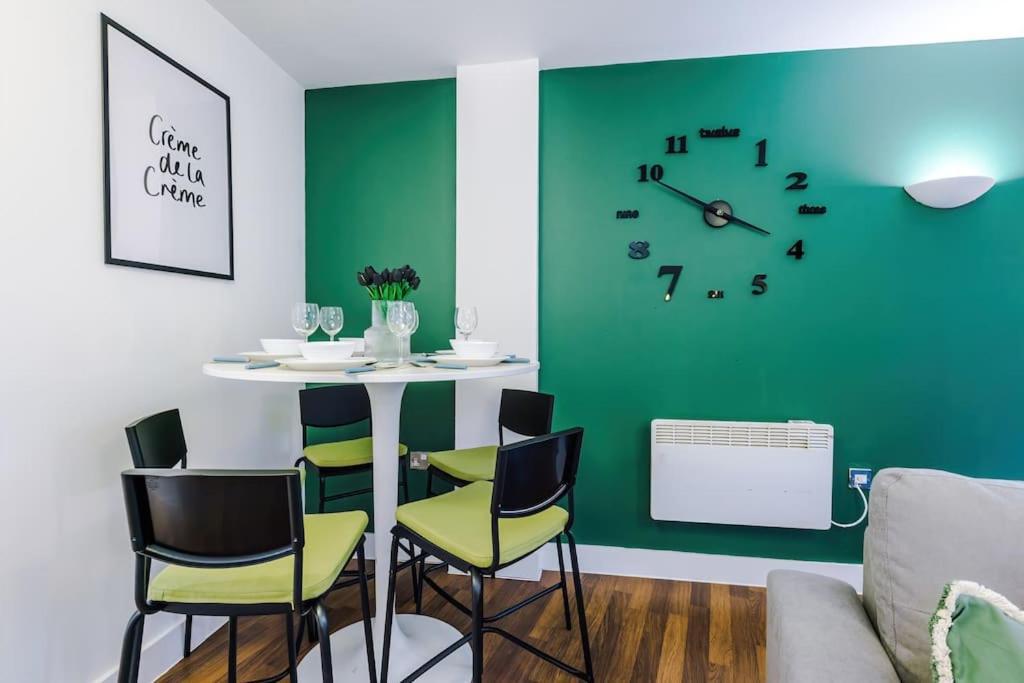 Apartment Spacious Deansgate Apartment, Free Park, Sleeps 8