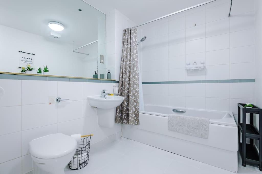 Apartment Spacious Deansgate Apartment, Free Park, Sleeps 8 *