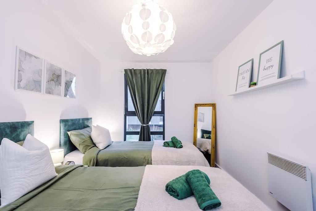 Spacious Deansgate Apartment, Free Park, Sleeps 8 Apartment Manchester