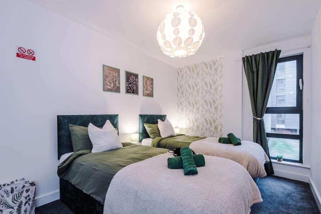 Spacious Deansgate Apartment, Free Park, Sleeps 8 Manchester