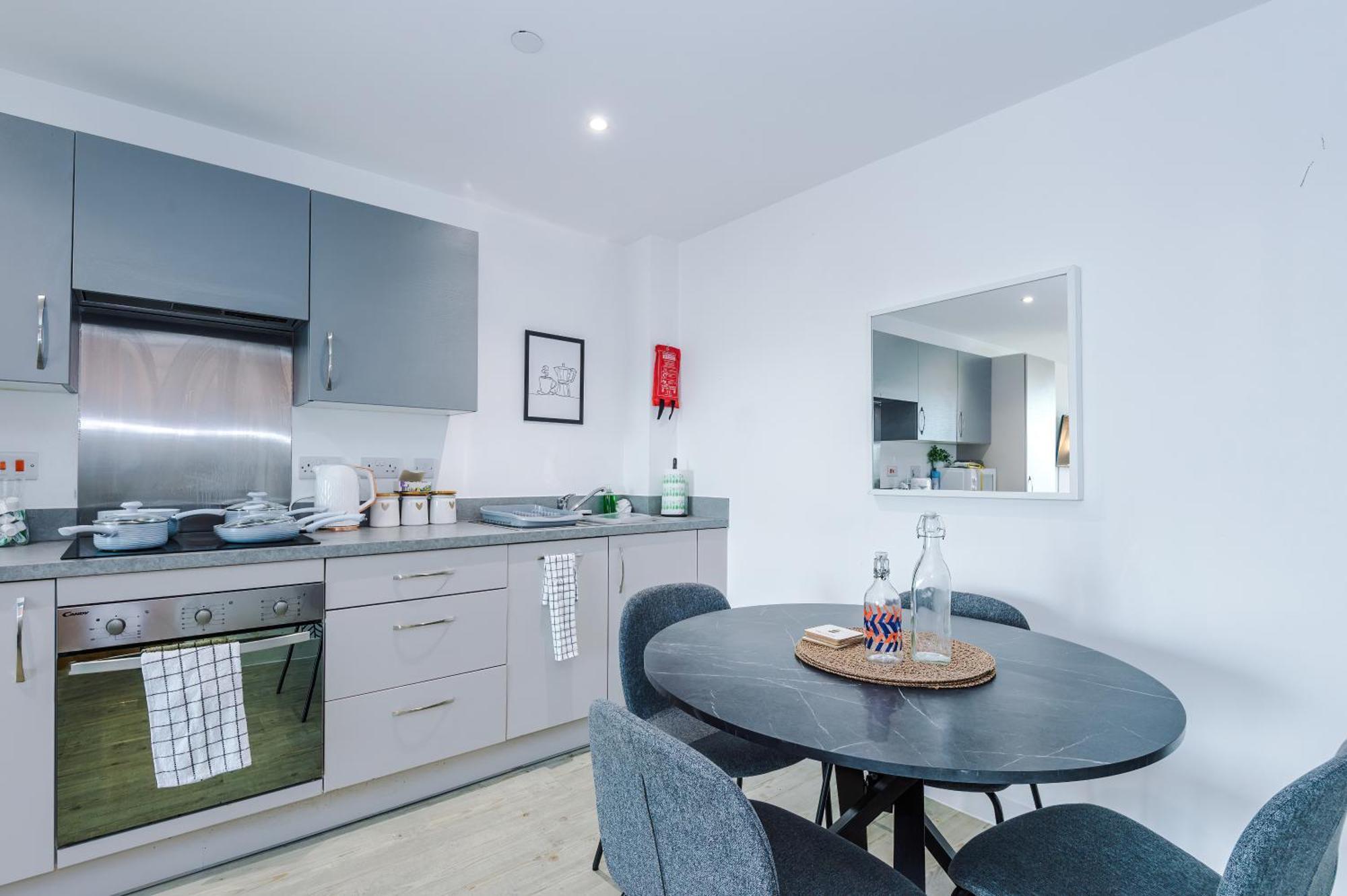 Stunning In Salford Quays, Dart Board, Balcony With Amazing Views, Sleeps 6 * Manchester