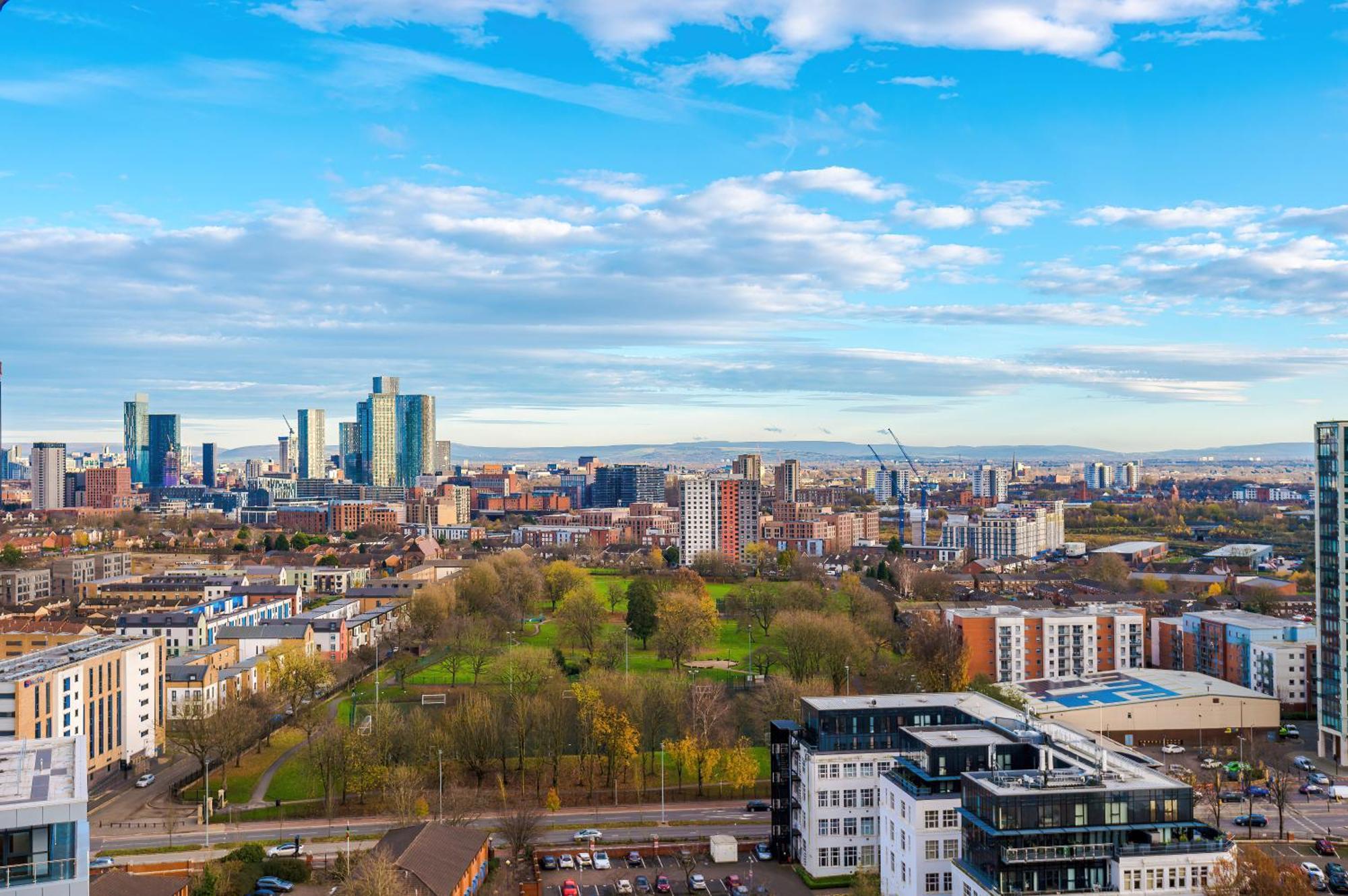 Apartment Stunning In Salford Quays, Dart Board, Balcony With Amazing Views, Sleeps 6 *