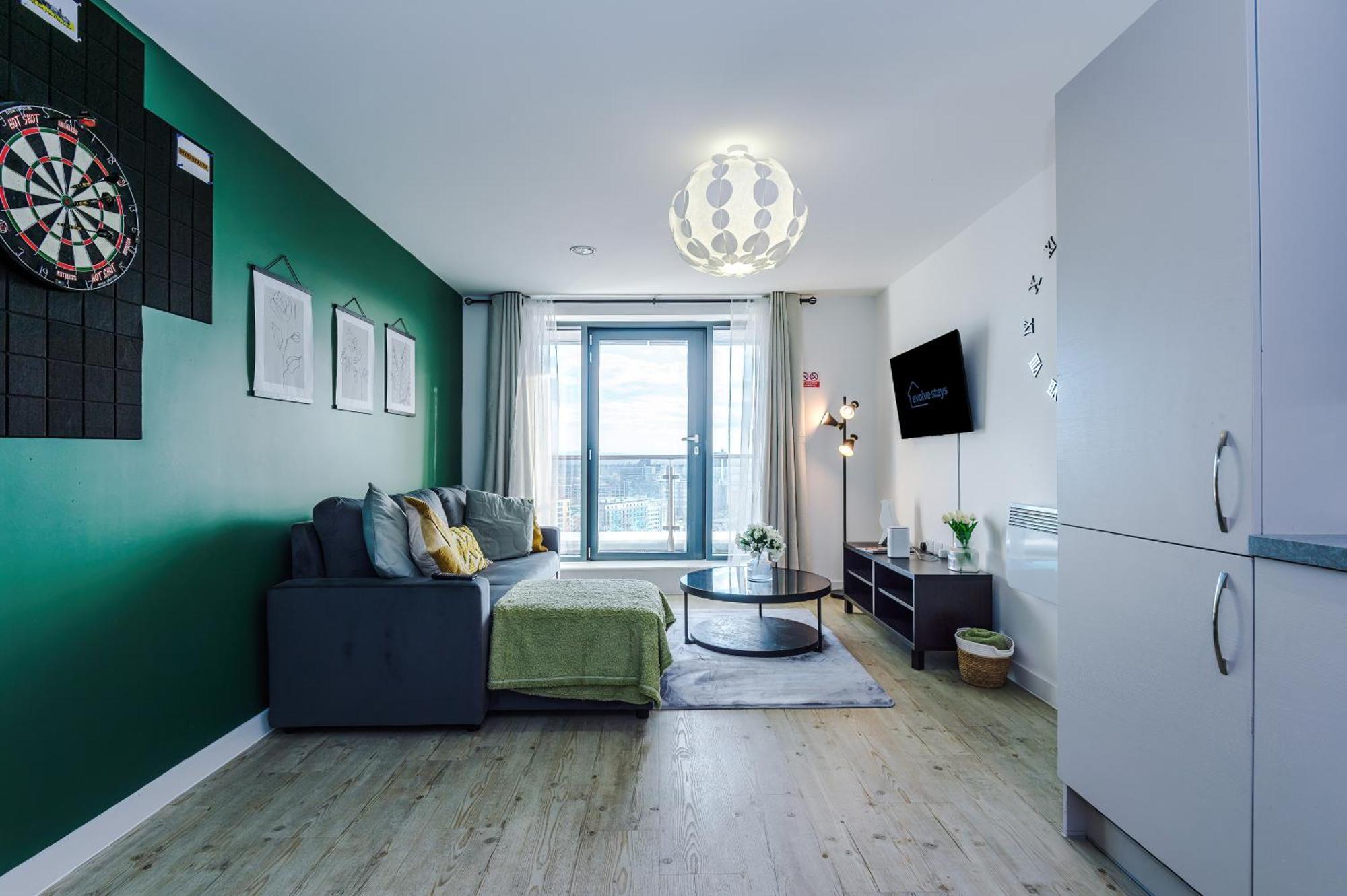 Apartment Stunning In Salford Quays, Dart Board, Balcony With Amazing Views, Sleeps 6 Manchester