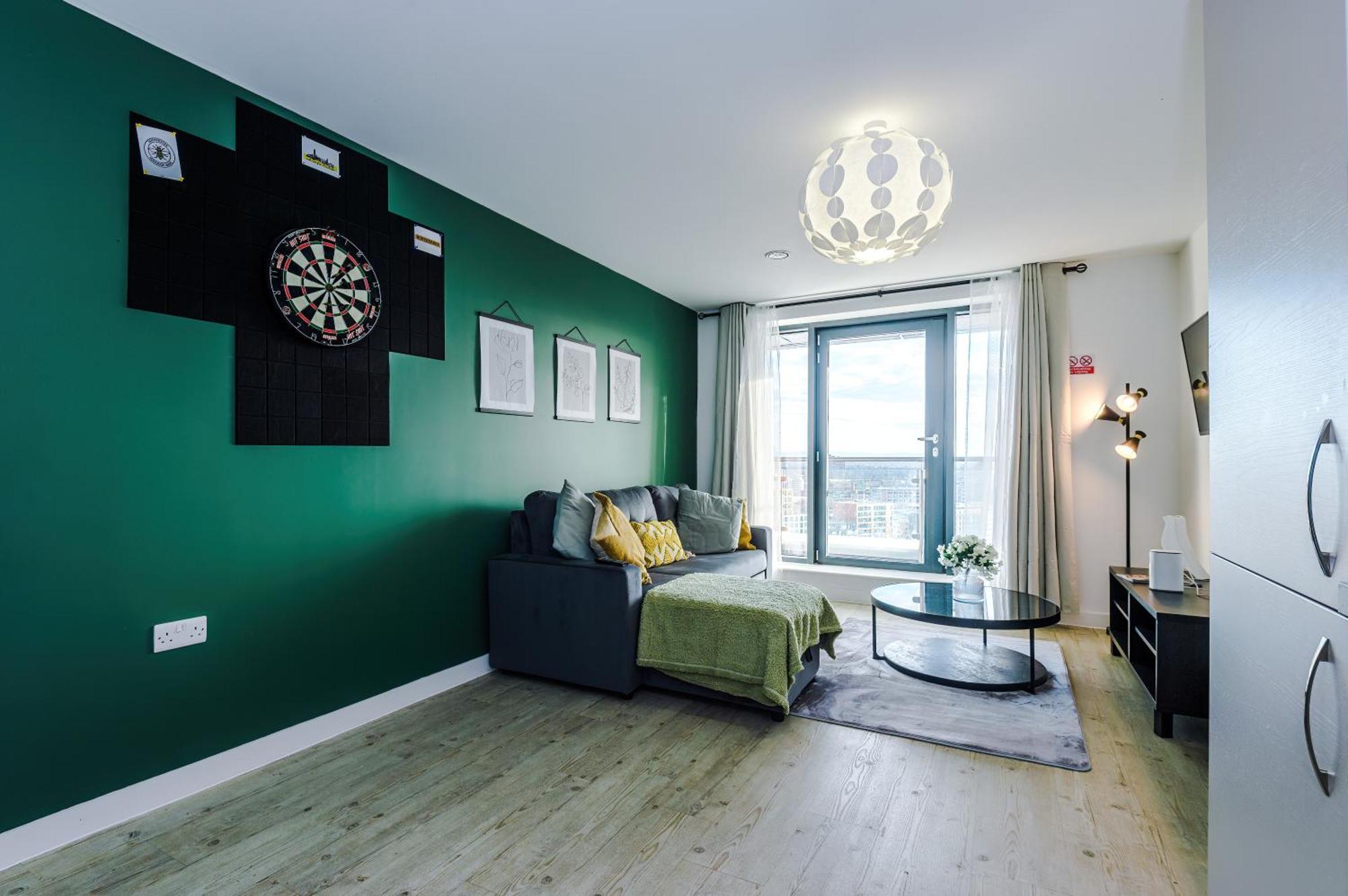 Stunning In Salford Quays, Dart Board, Balcony With Amazing Views, Sleeps 6 Manchester