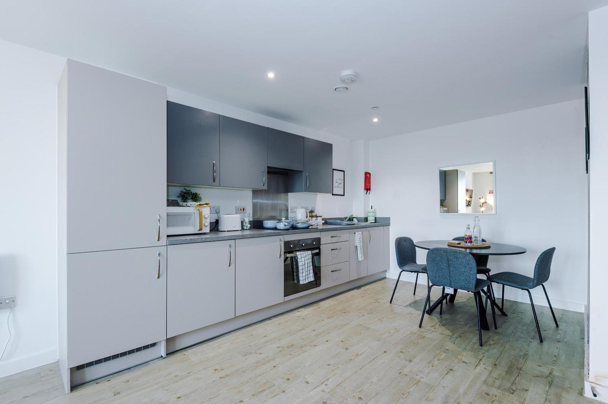 Stunning In Salford Quays, Dart Board, Balcony With Amazing Views, Sleeps 6 Apartment Manchester