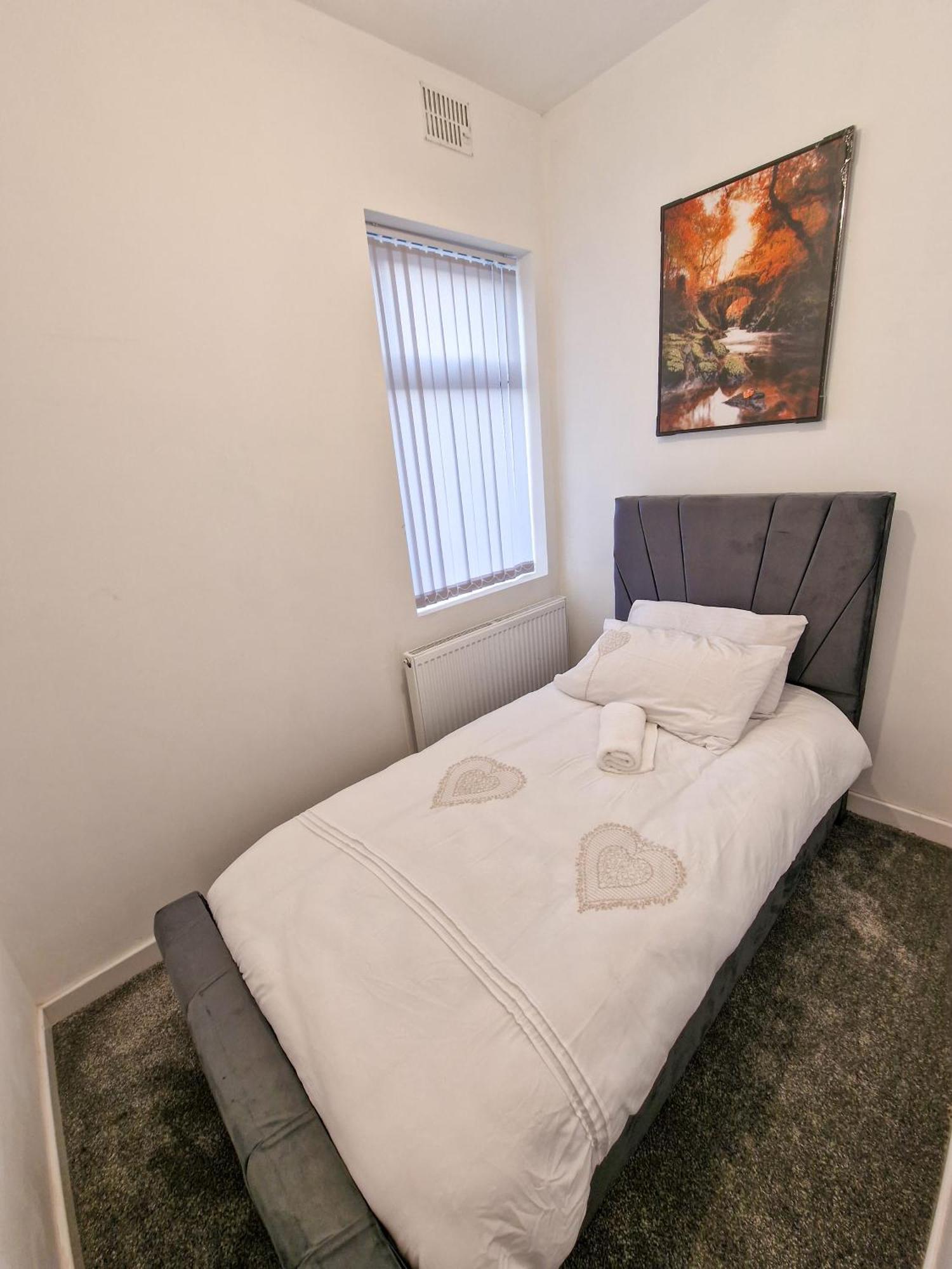 Superhost - Lovely 5 Bed Close To Centre Holiday home *