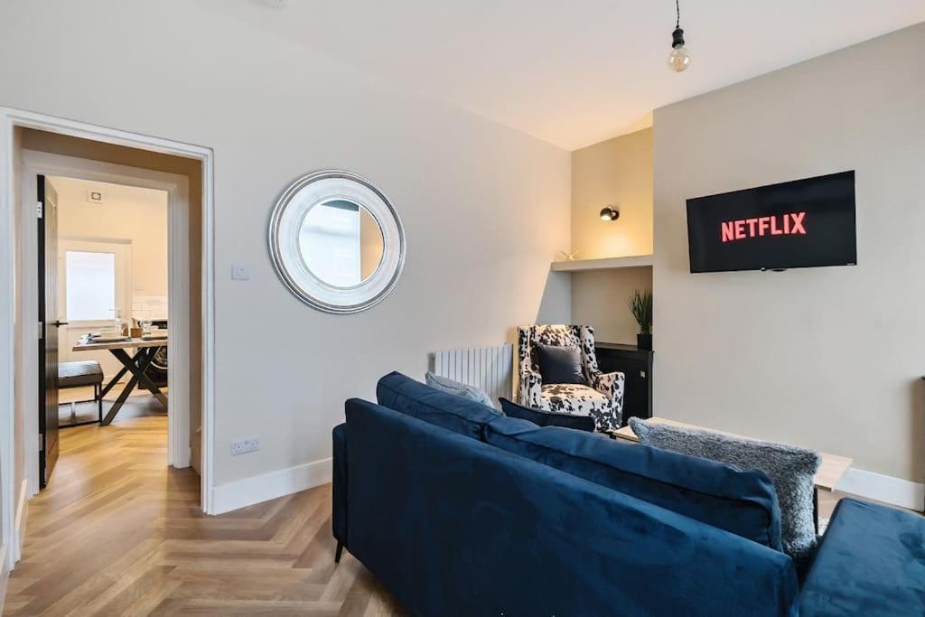 Cosy & Modern Near Coop Live, Centre & Etihad - Perfect For Leisure & Contractor Guests - Free Parking! Holiday home