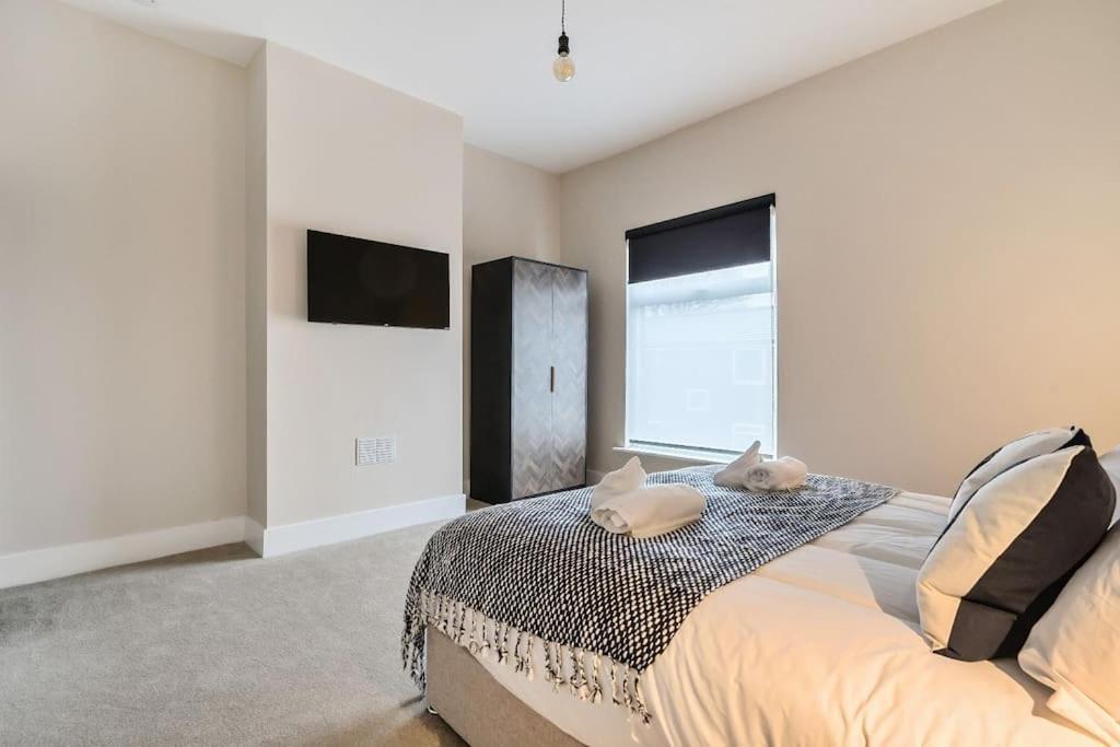 Cosy & Modern Near Coop Live, Centre & Etihad - Perfect For Leisure & Contractor Guests - Free Parking! *