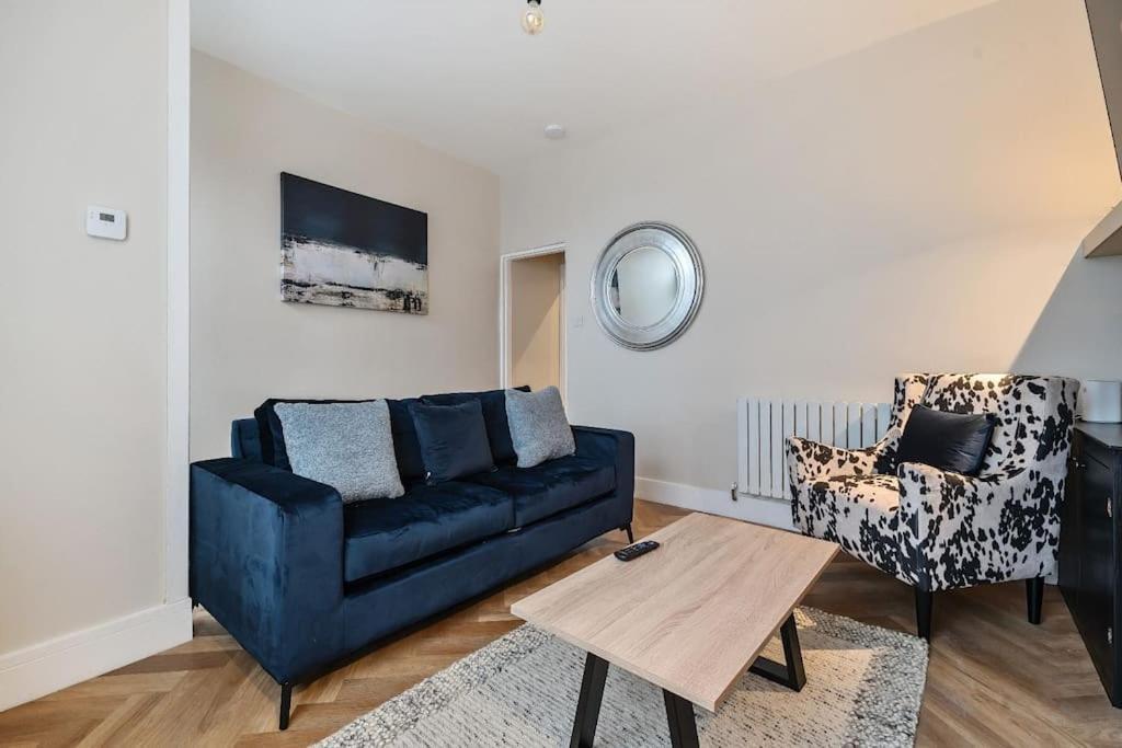 Holiday home Cosy & Modern Near Coop Live, Centre & Etihad - Perfect For Leisure & Contractor Guests - Free Parking! Manchester