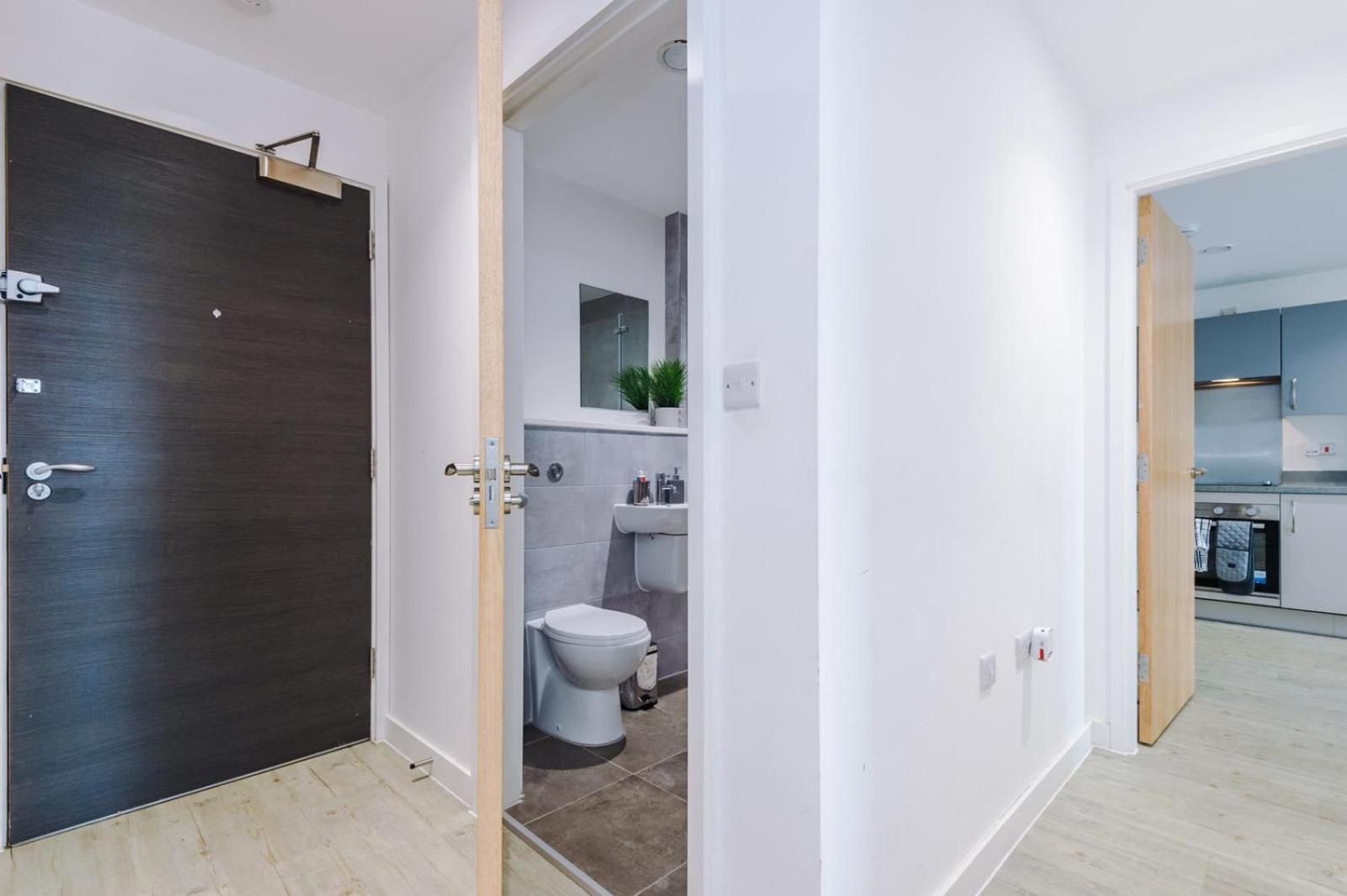 Centre - Luxury Two Bedroom *
