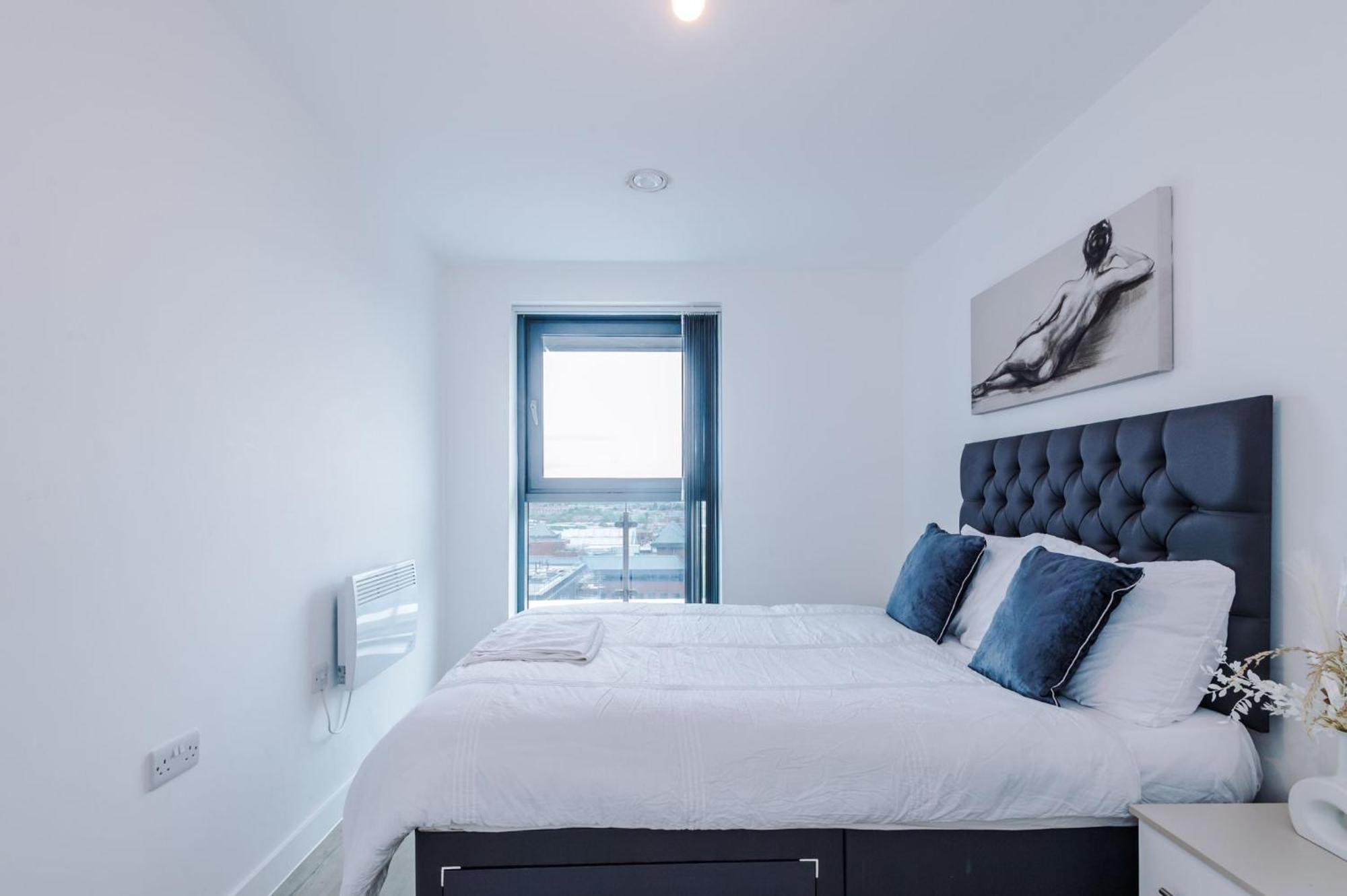 Centre - Luxury Two Bedroom *