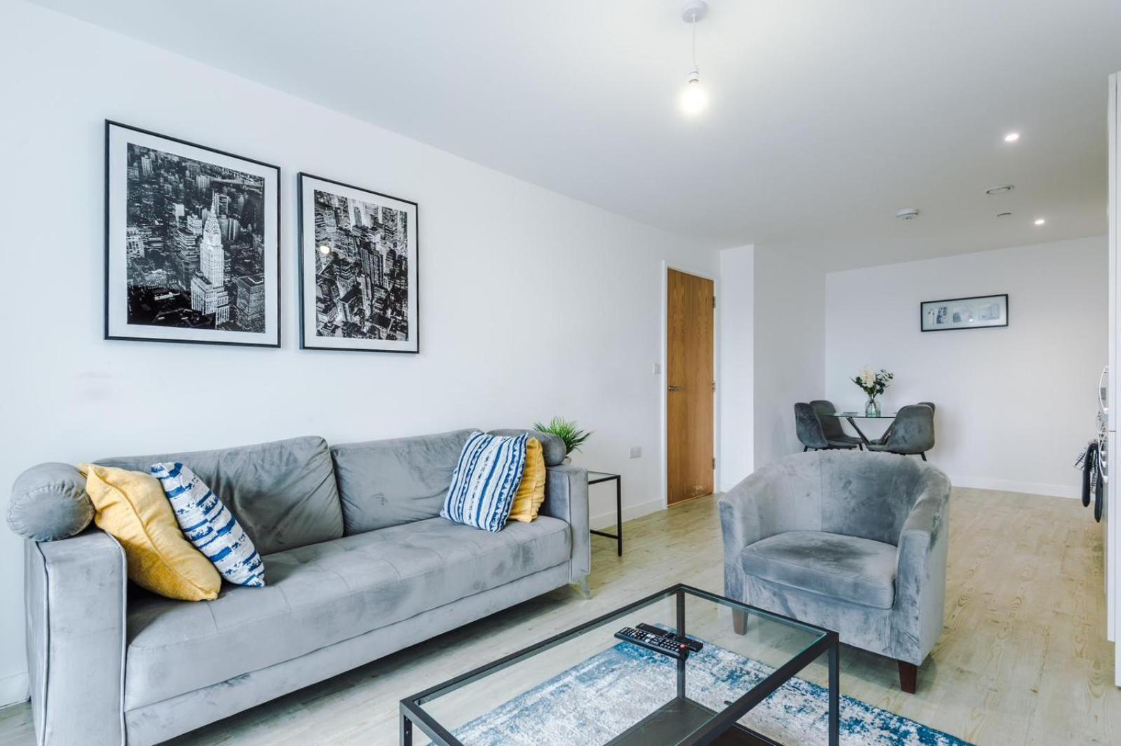 Centre - Luxury Two Bedroom Apartment Manchester