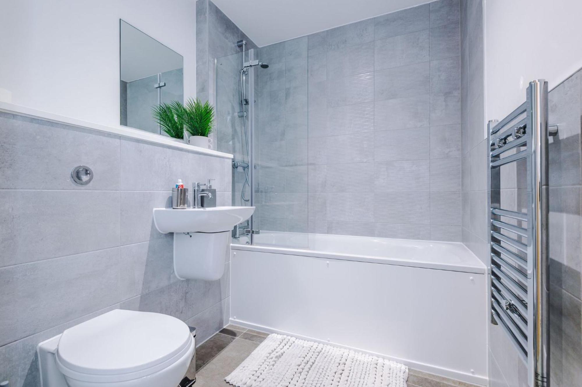 Centre - Luxury Two Bedroom Apartment