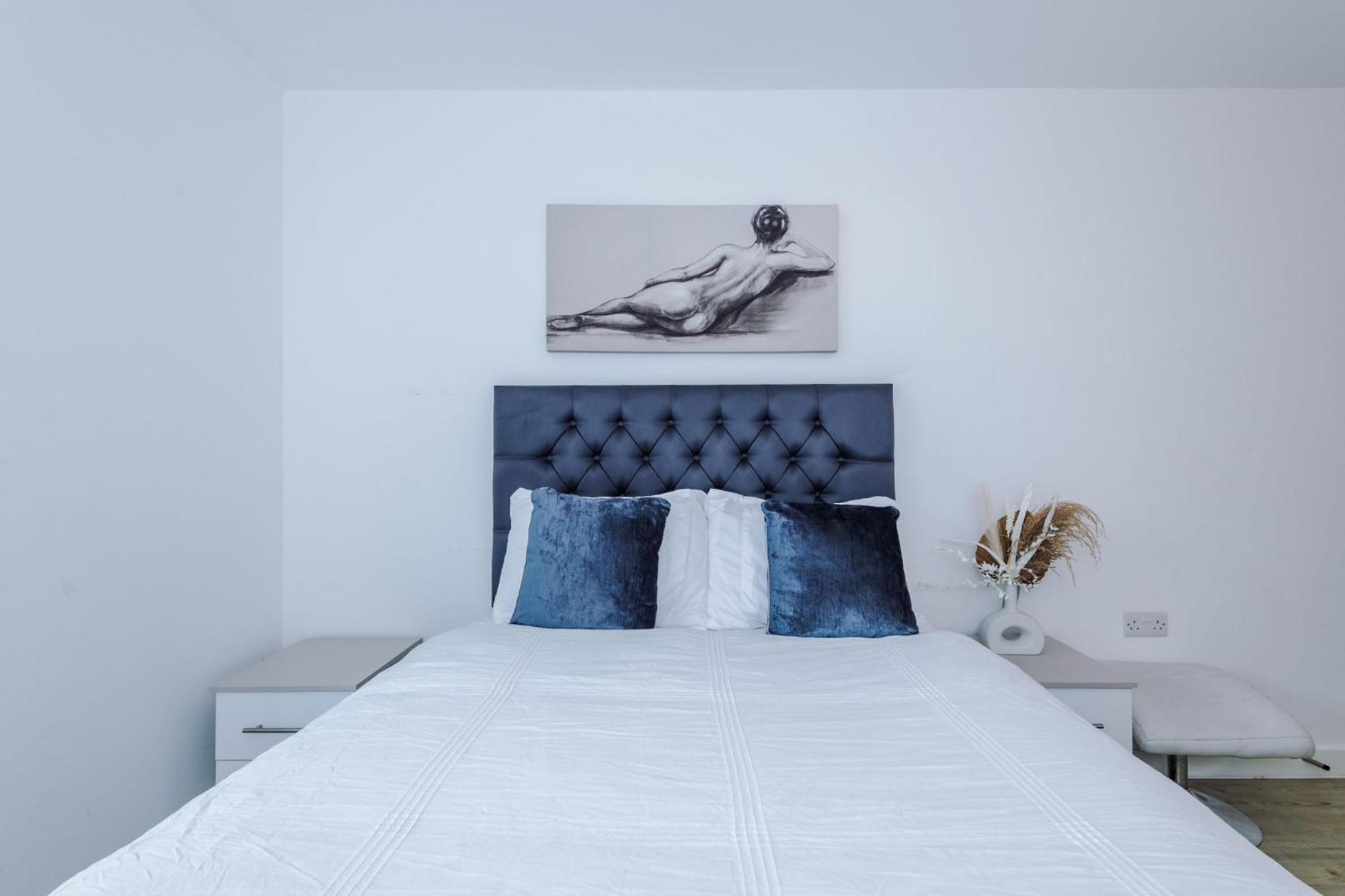 Centre - Luxury Two Bedroom Apartment