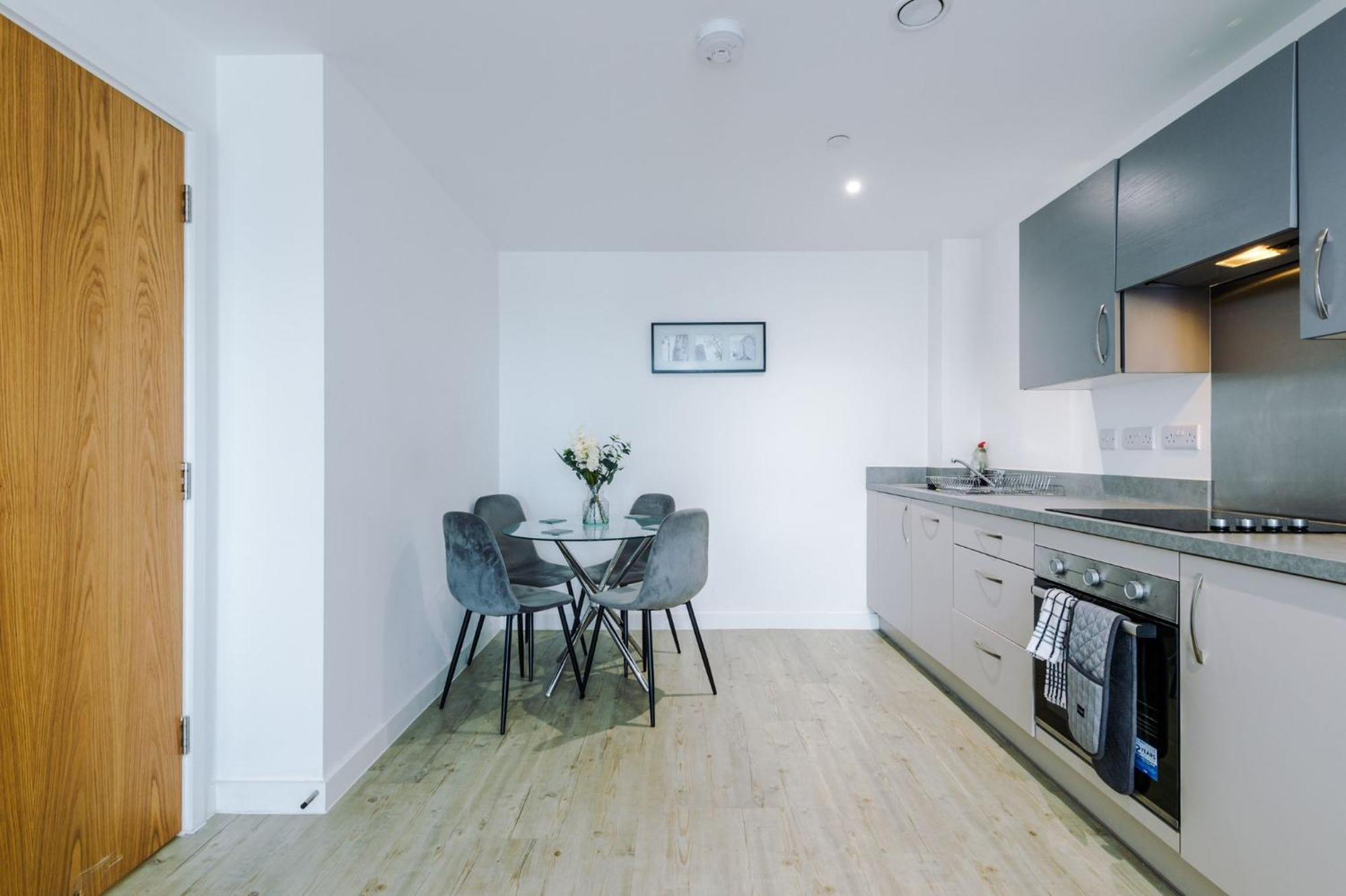 Apartment Centre - Luxury Two Bedroom *