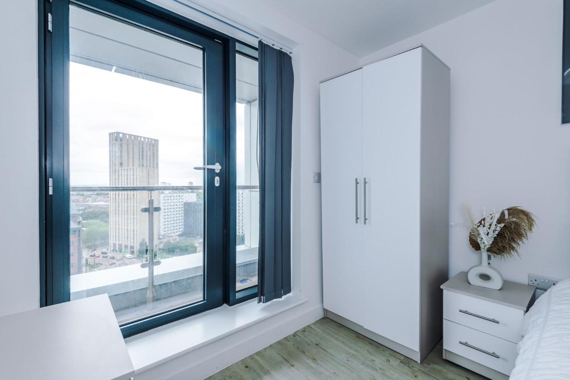 Centre - Luxury Two Bedroom * Manchester