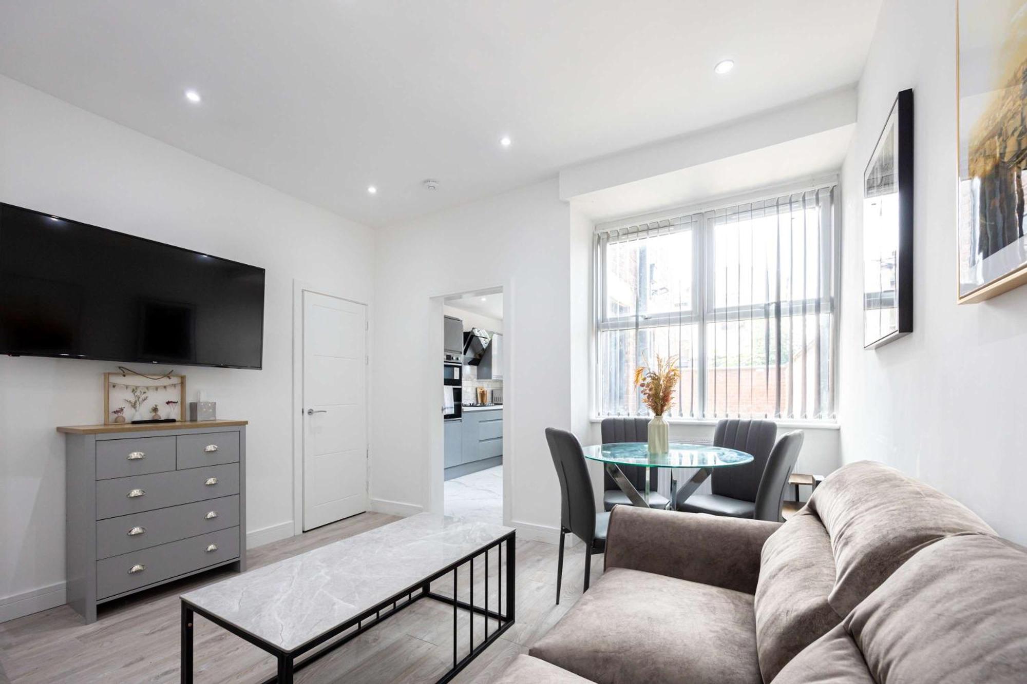 Newly Refurbished 4bedroom House Nr Centre Holiday home *