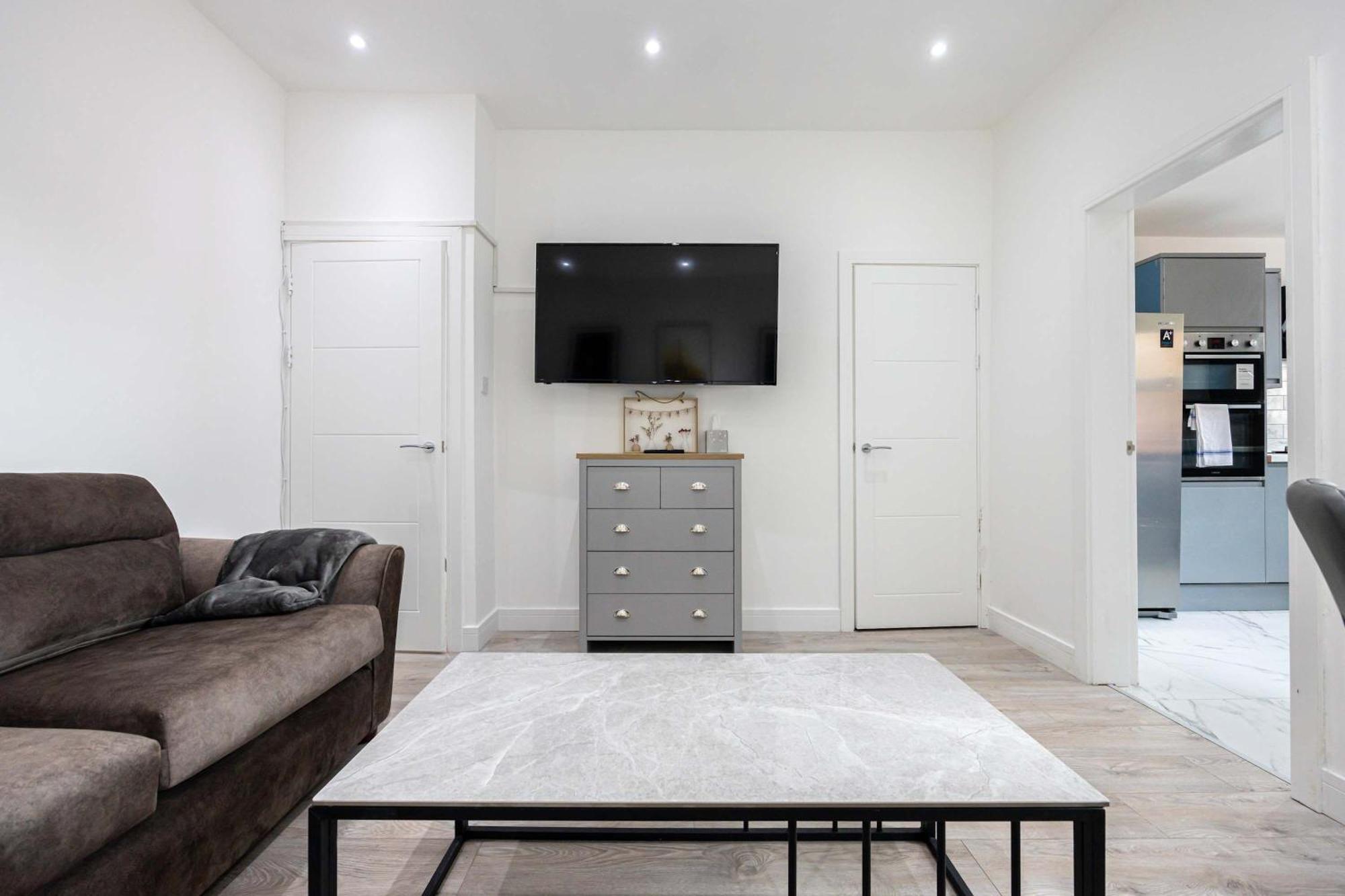 Newly Refurbished 4bedroom House Nr Centre Holiday home Manchester