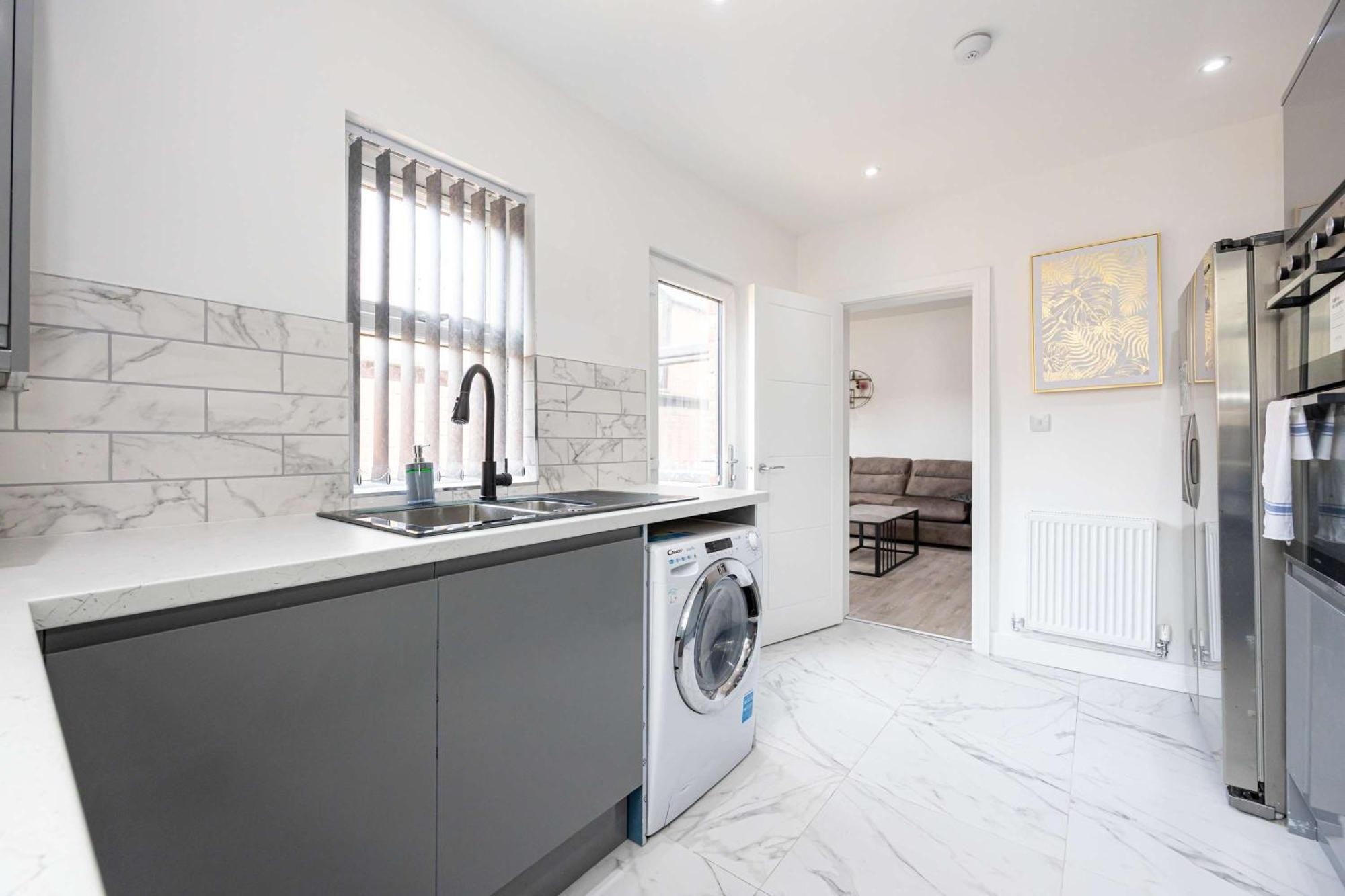 Newly Refurbished 4bedroom House Nr Centre *