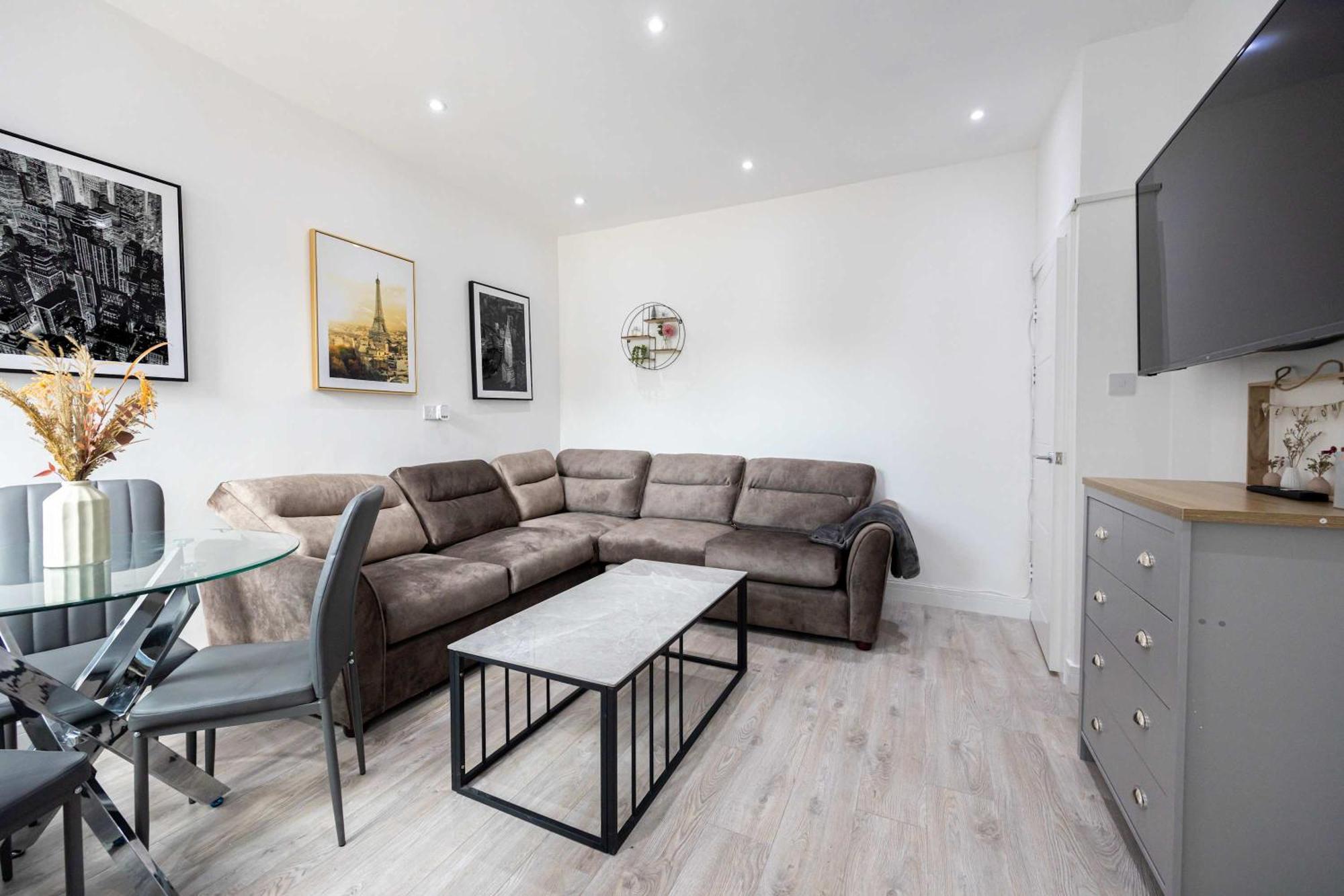 Holiday home Newly Refurbished 4bedroom House Nr Centre Manchester