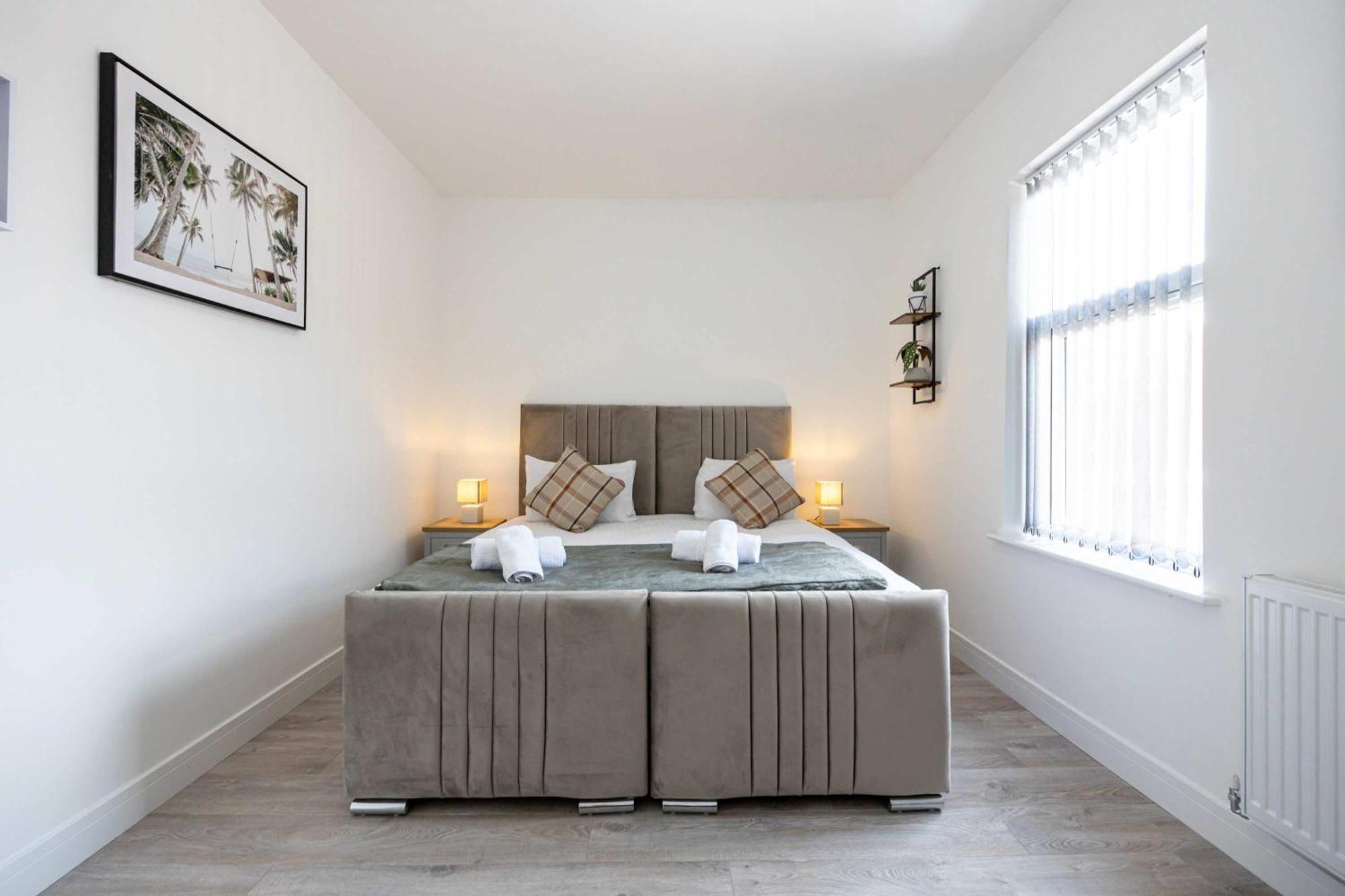 Newly Refurbished 4bedroom House Nr Centre