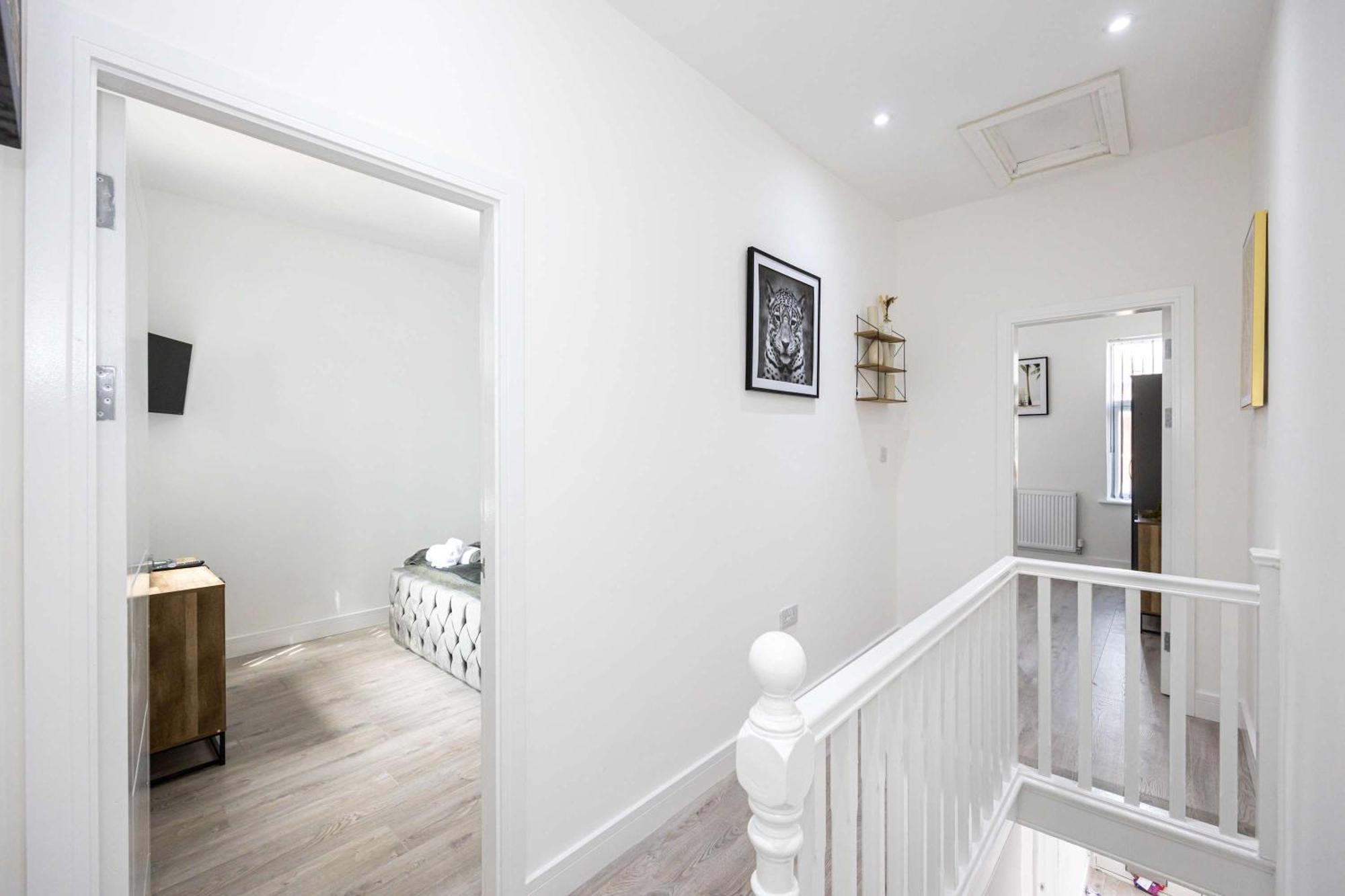 Newly Refurbished 4bedroom House Nr Centre *