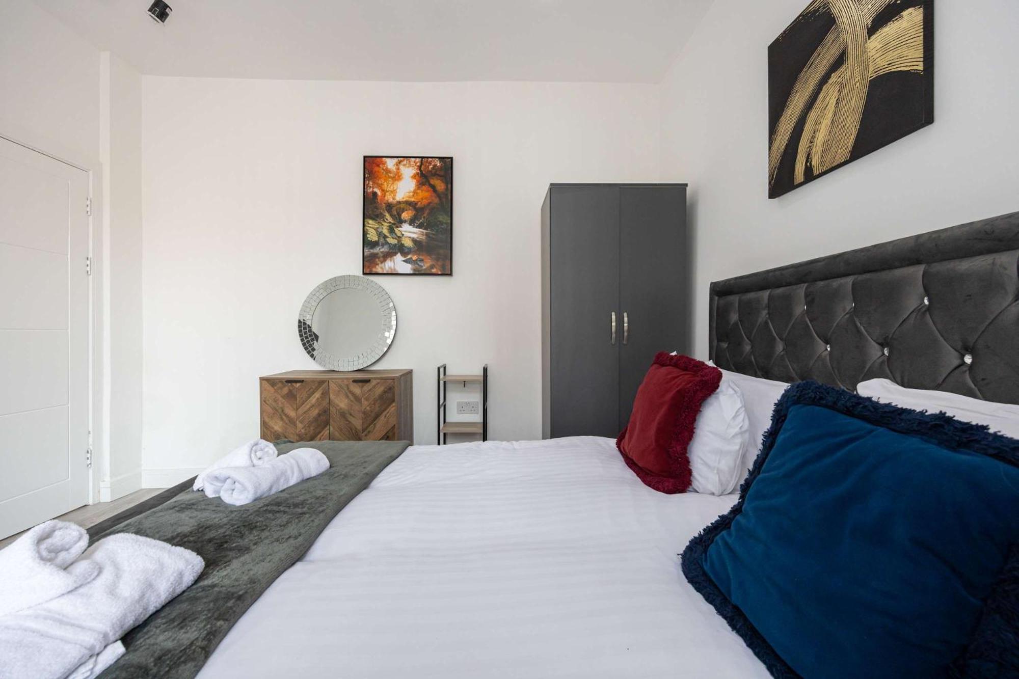 Newly Refurbished 4bedroom House Nr Centre