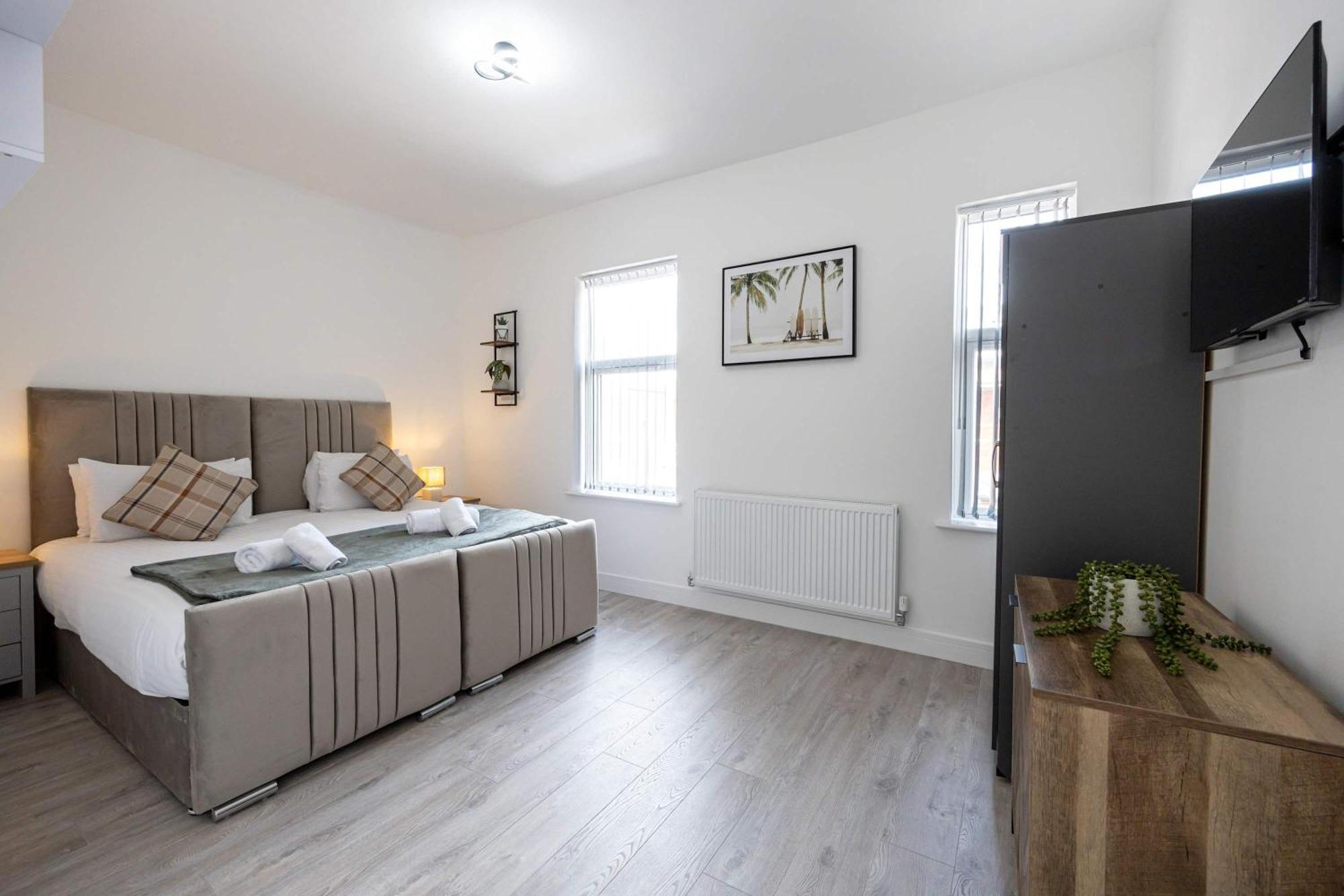 Holiday home Newly Refurbished 4bedroom House Nr Centre *