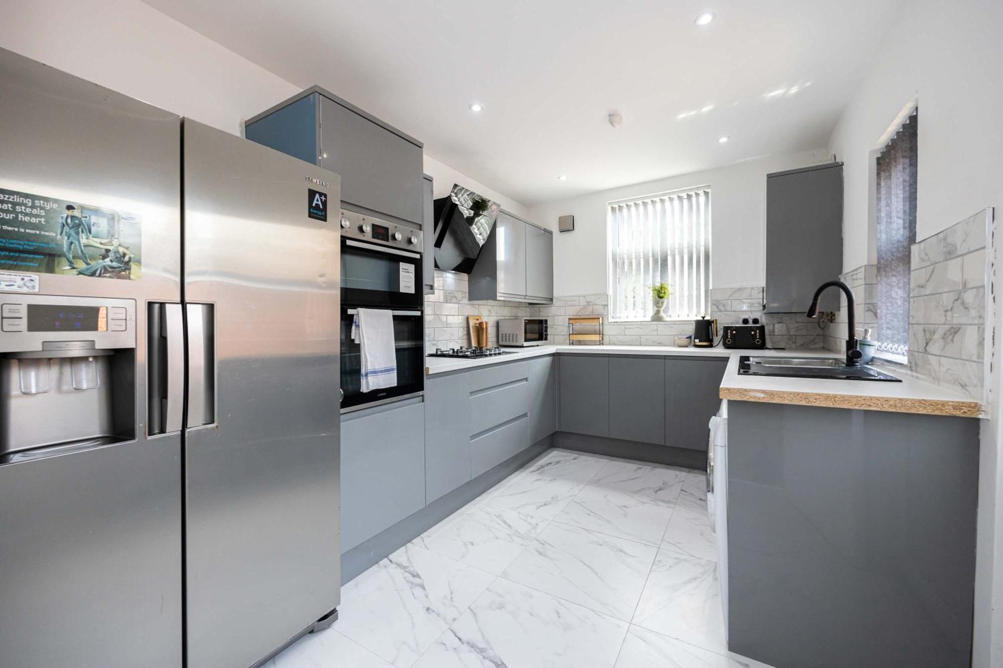 Newly Refurbished 4bedroom House Nr Centre *