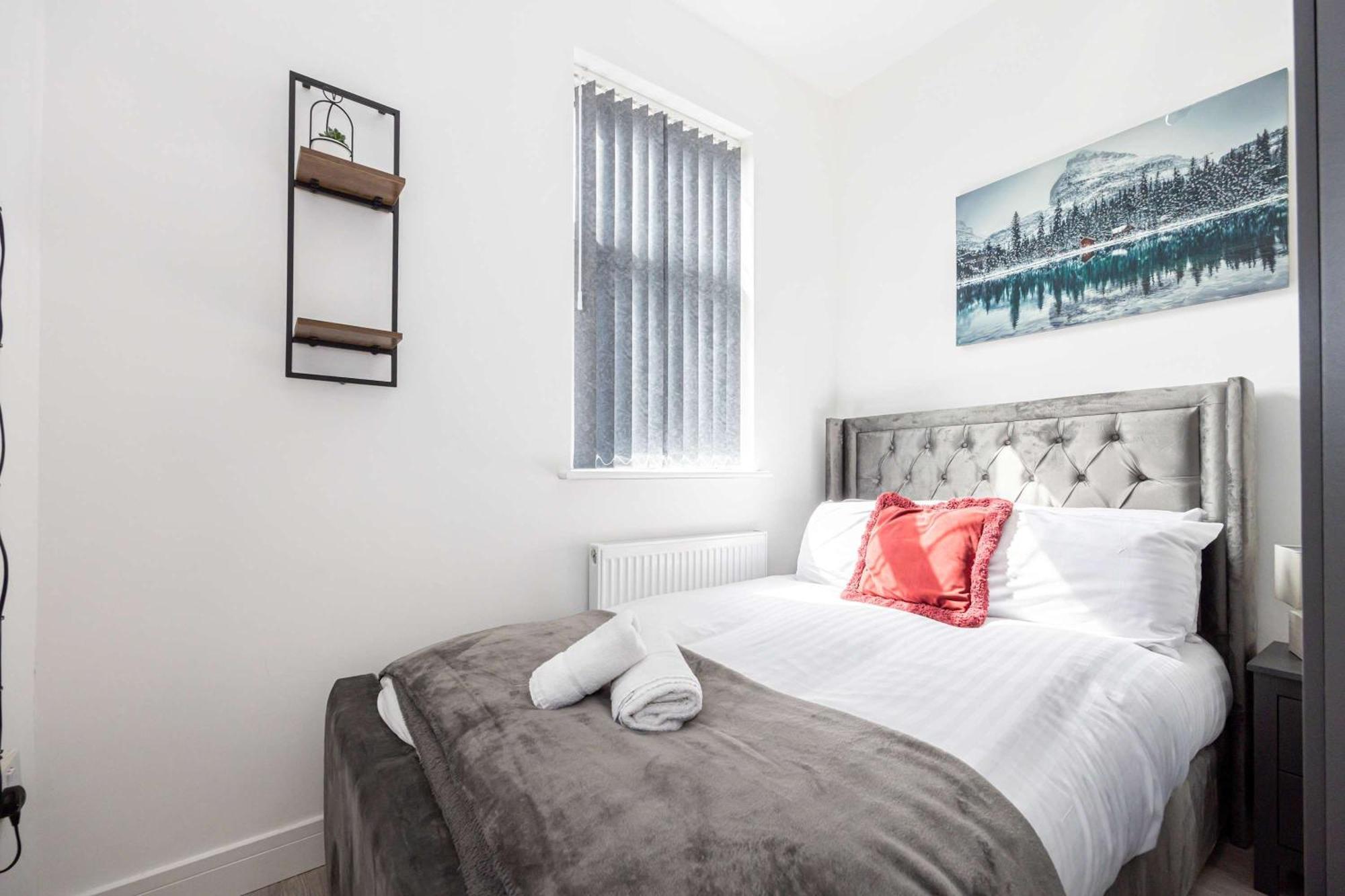 Newly Refurbished 4bedroom House Nr Centre Manchester