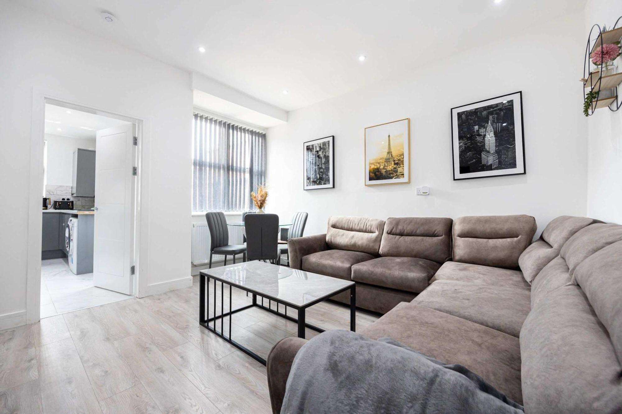 Newly Refurbished 4bedroom House Nr Centre Holiday home
