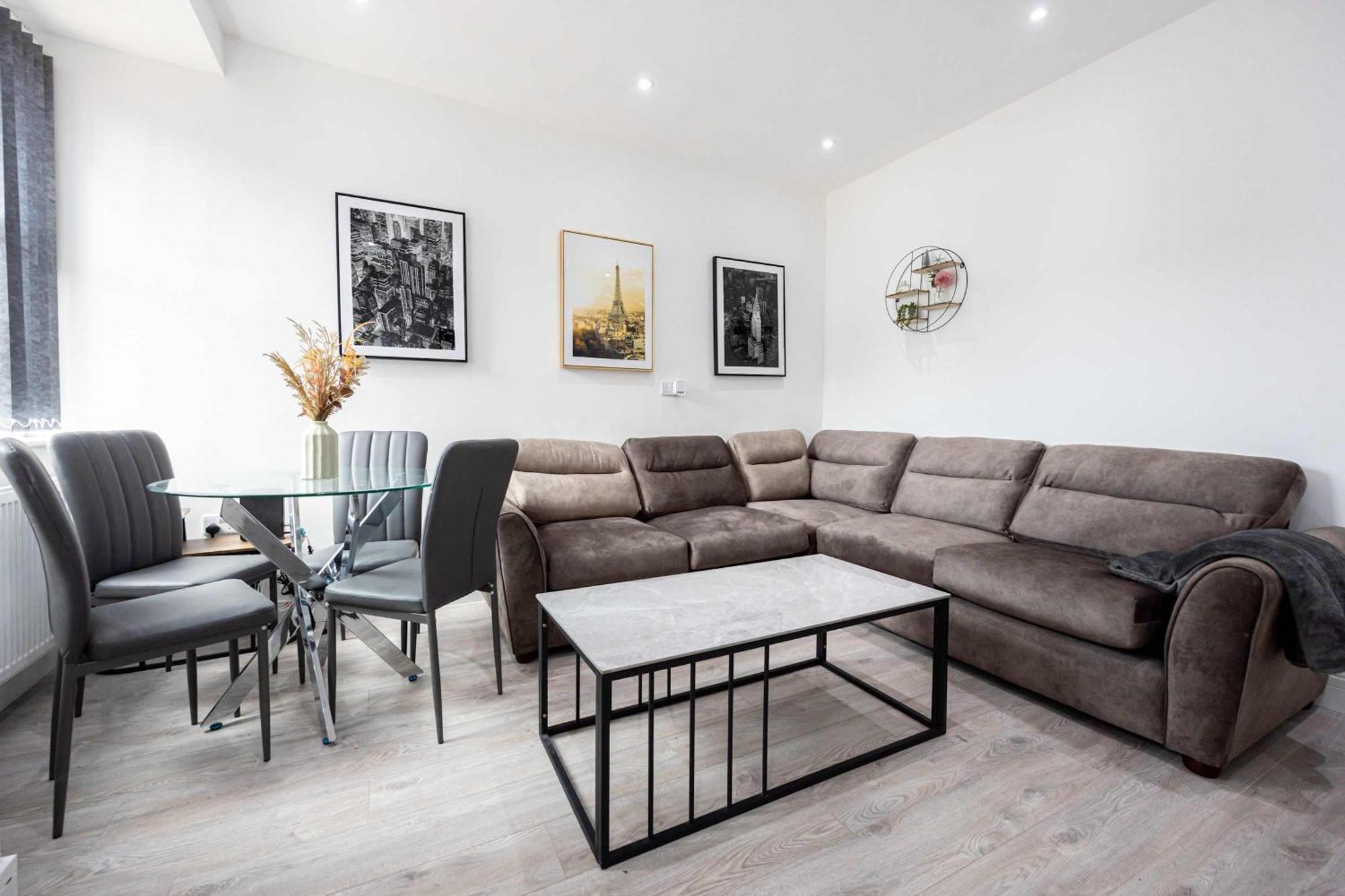 Newly Refurbished 4bedroom House Nr Centre Manchester