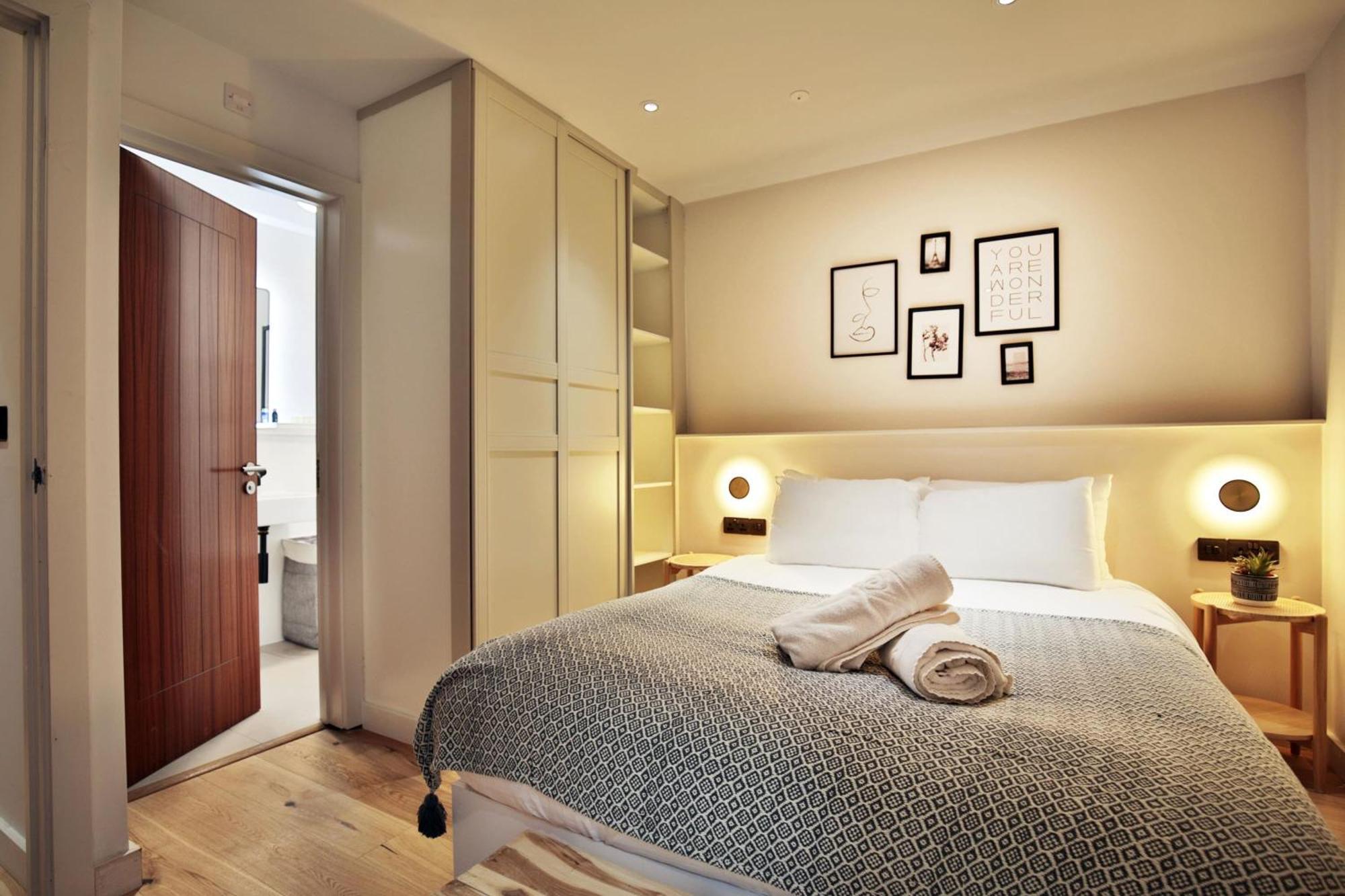 Stunning Luxury Townhouse In Centre Of