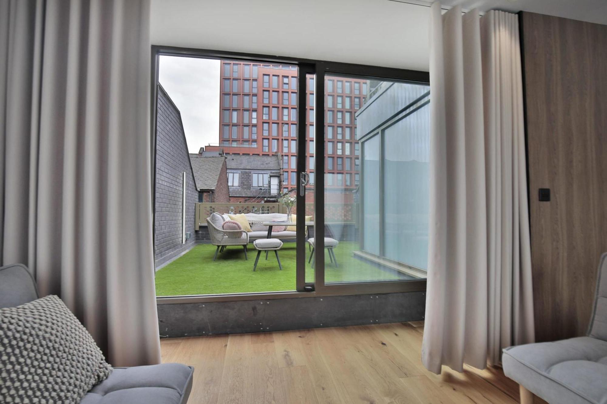 Stunning Luxury Townhouse In Centre Of Holiday home Manchester