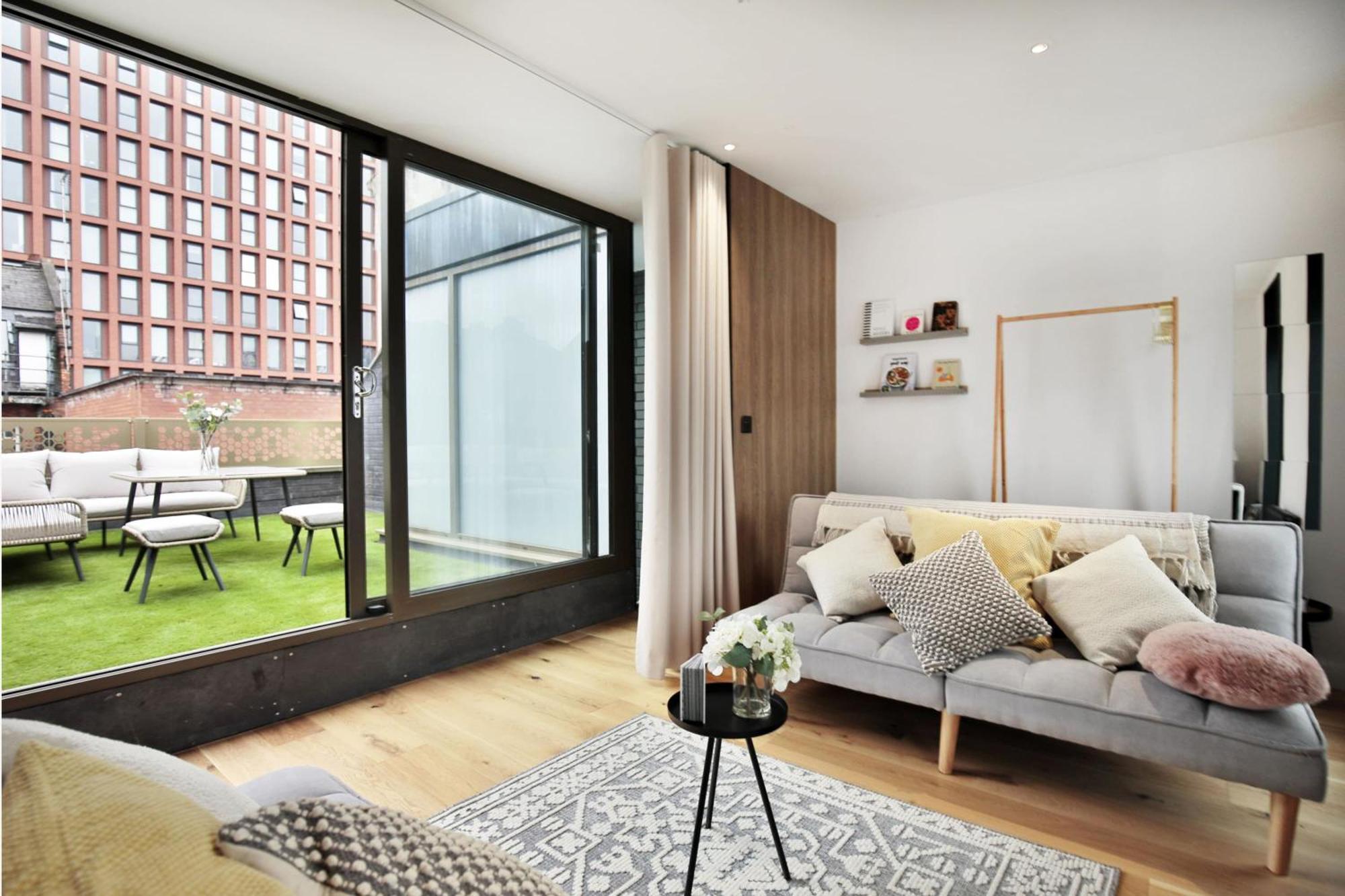 Stunning Luxury Townhouse In Centre Of *