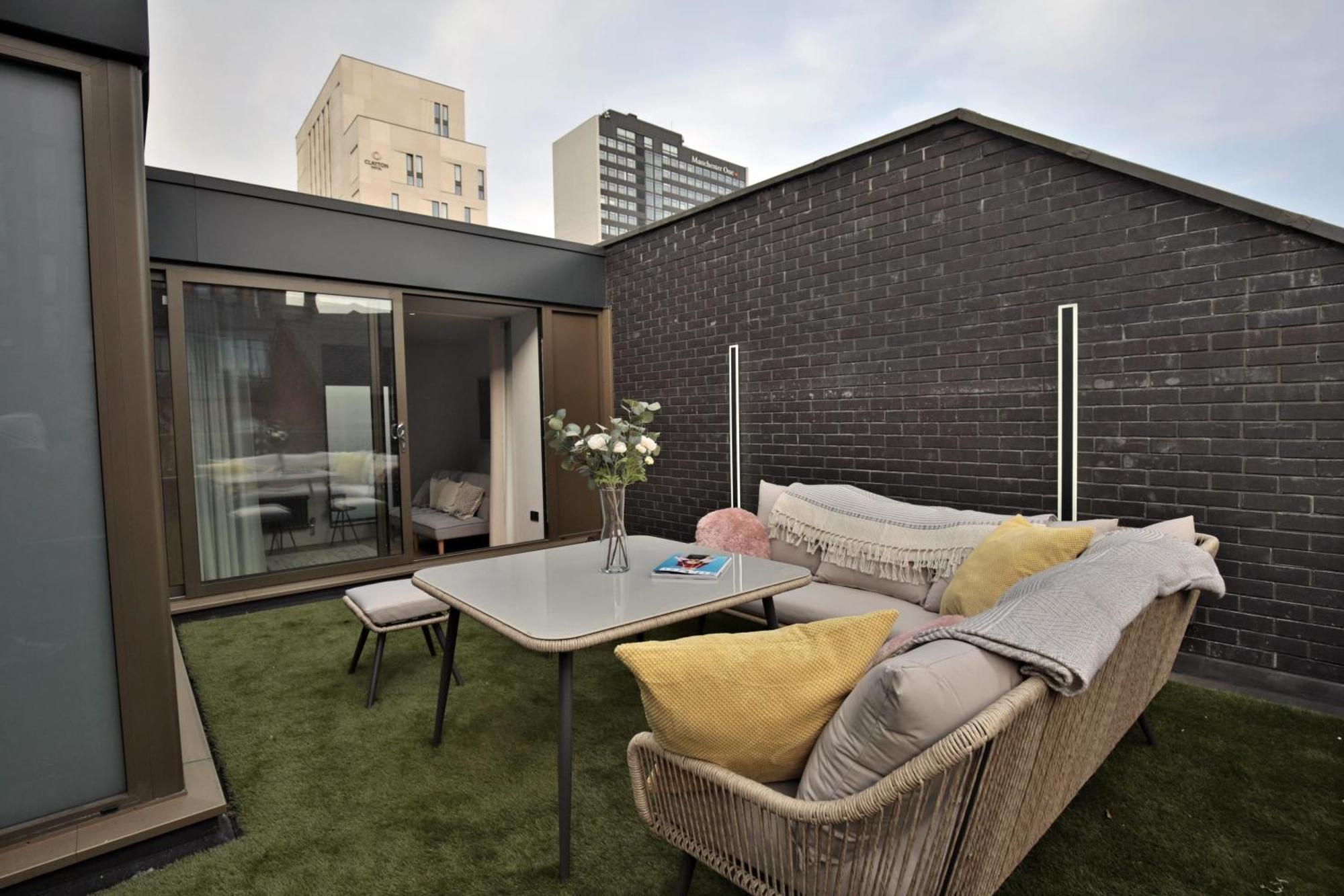 Stunning Luxury Townhouse In Centre Of