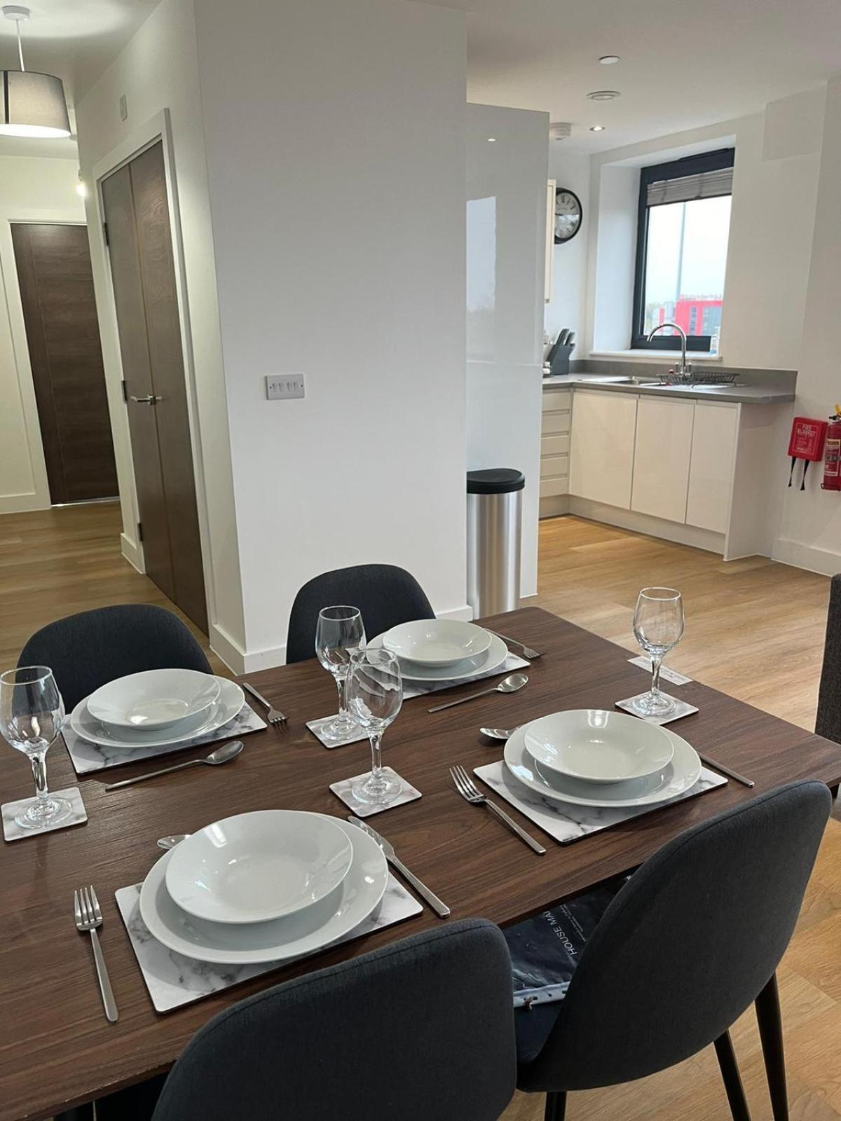 Modern & Spacious 2 Bed By Old Trafford *