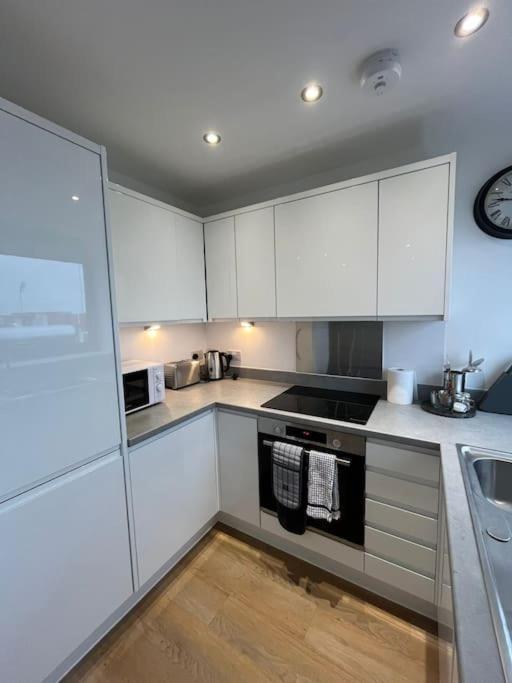 Modern & Spacious 2 Bed By Old Trafford Appartement *