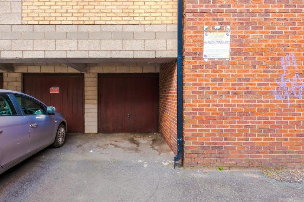 Modern 2br Near Centre - Free Parking Garage