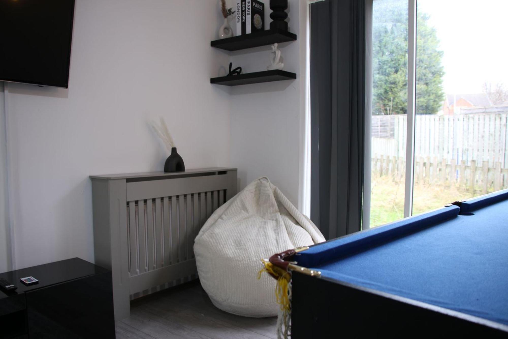 Vakantiehuis Modern Townhouse-free Parking-pool Table Manchester