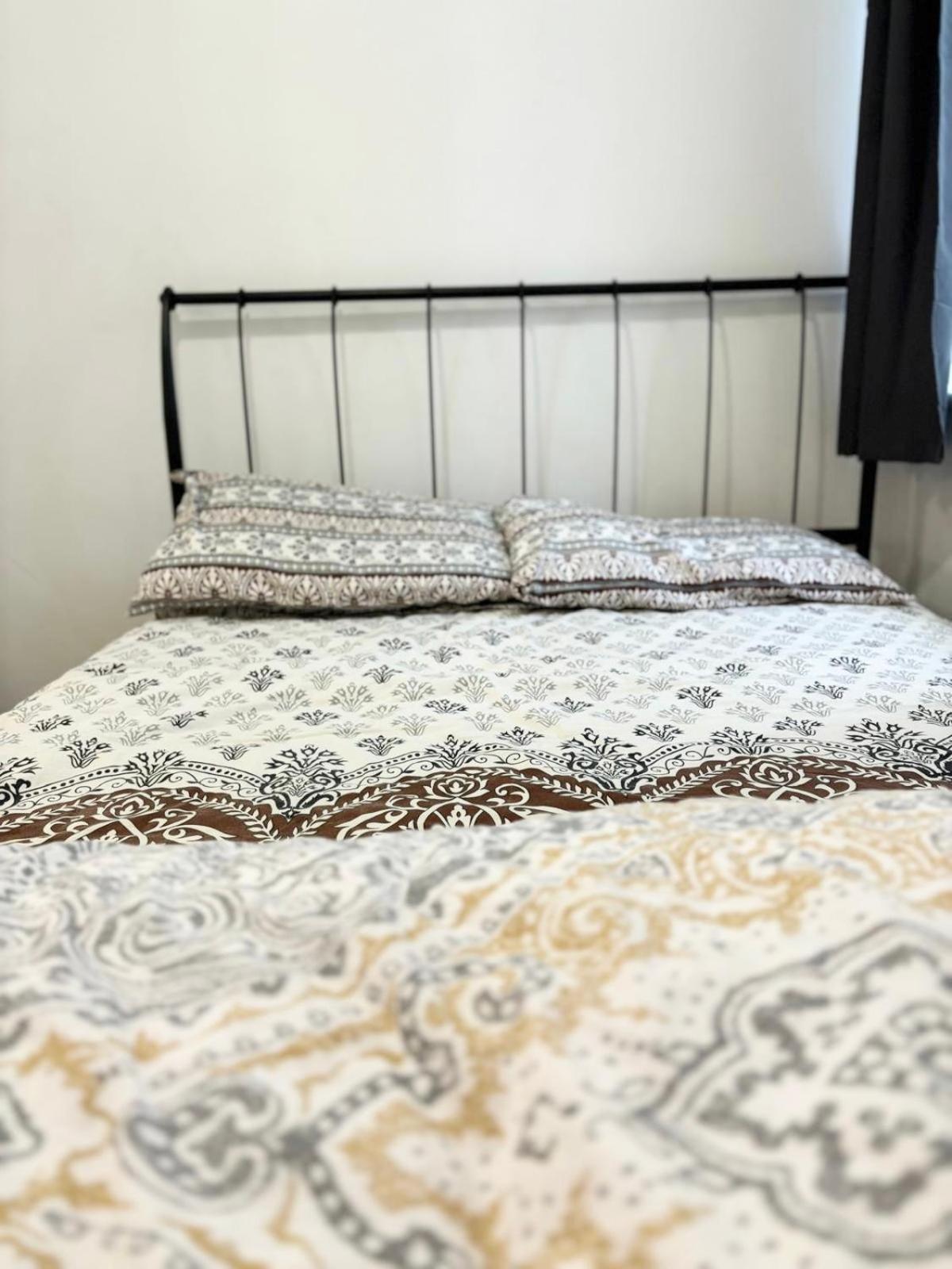 Luxury 2 Bed Centre Close To Salford Quays - Secured Underground Parking Included *