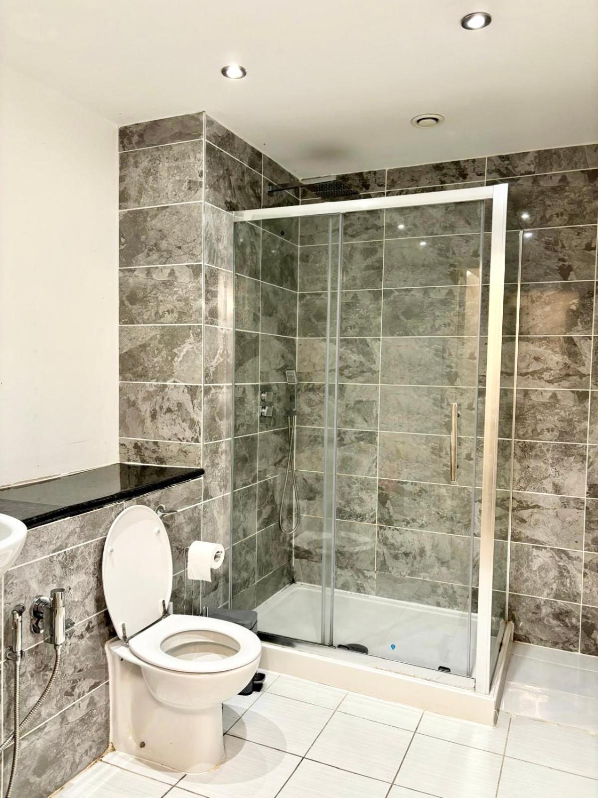 Luxury 2 Bed Centre Close To Salford Quays - Secured Underground Parking Included Appartement *