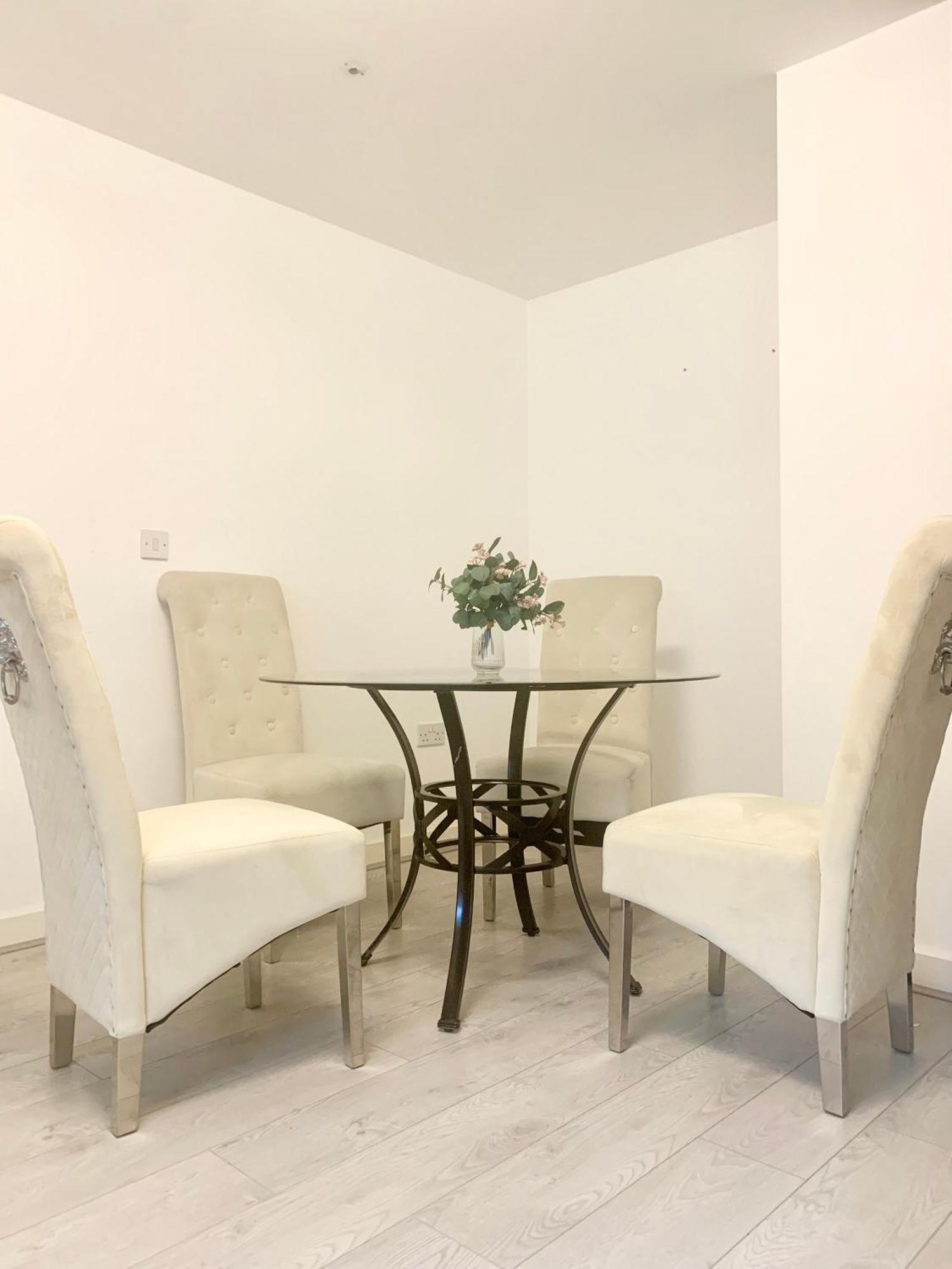 Luxury 2 Bed Centre Close To Salford Quays - Secured Underground Parking Included Appartement *