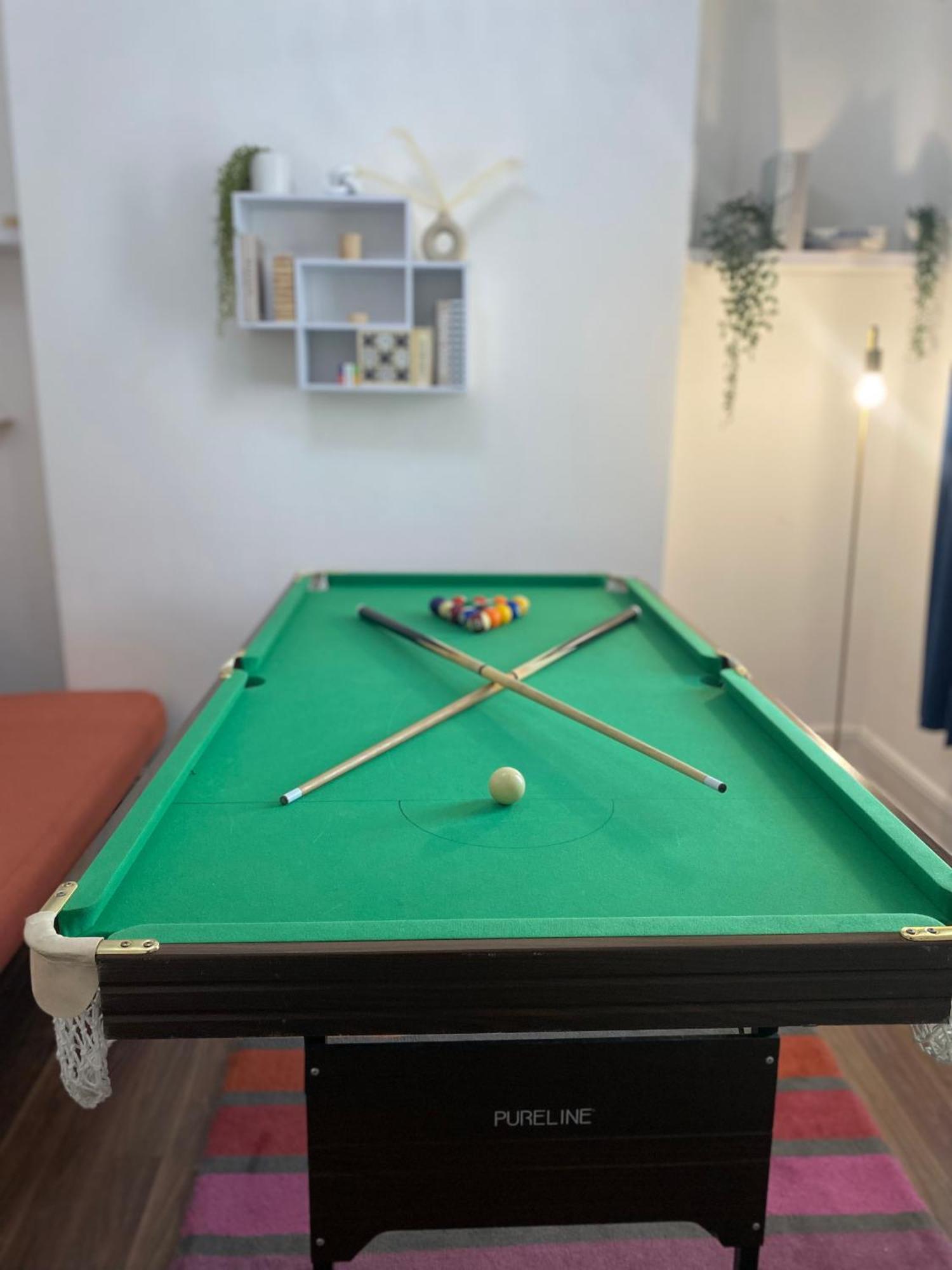 Holiday home Modern Townhouse-free Parking-games Room-fast W-ifi Manchester