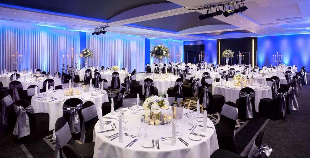 Hotel Radisson Blu Manchester. Airport 4*
