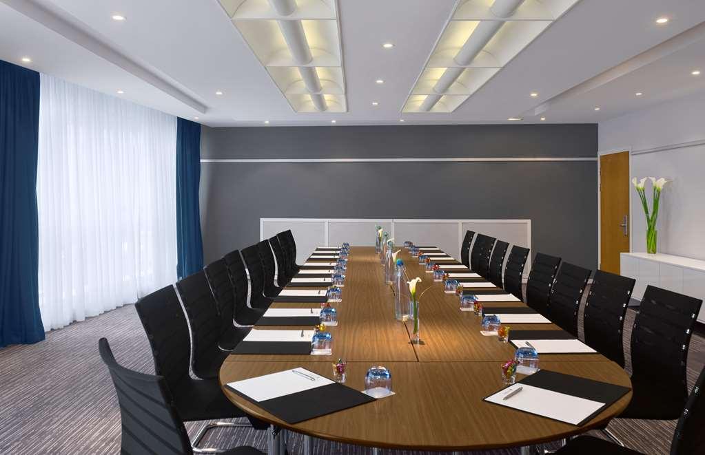 Radisson Blu Manchester. Airport 4*