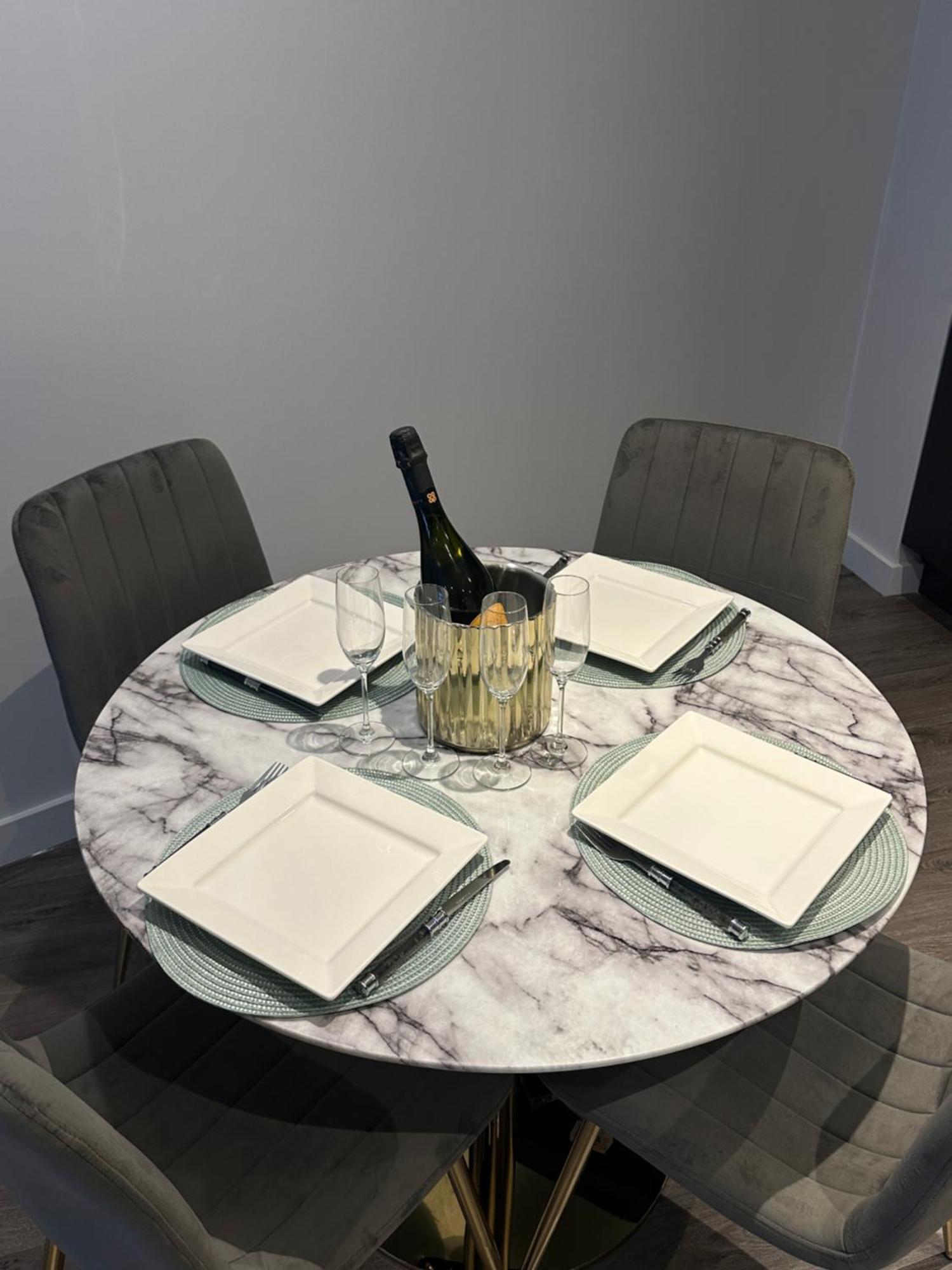 Spacious Modern 2 Bedroom Apartment